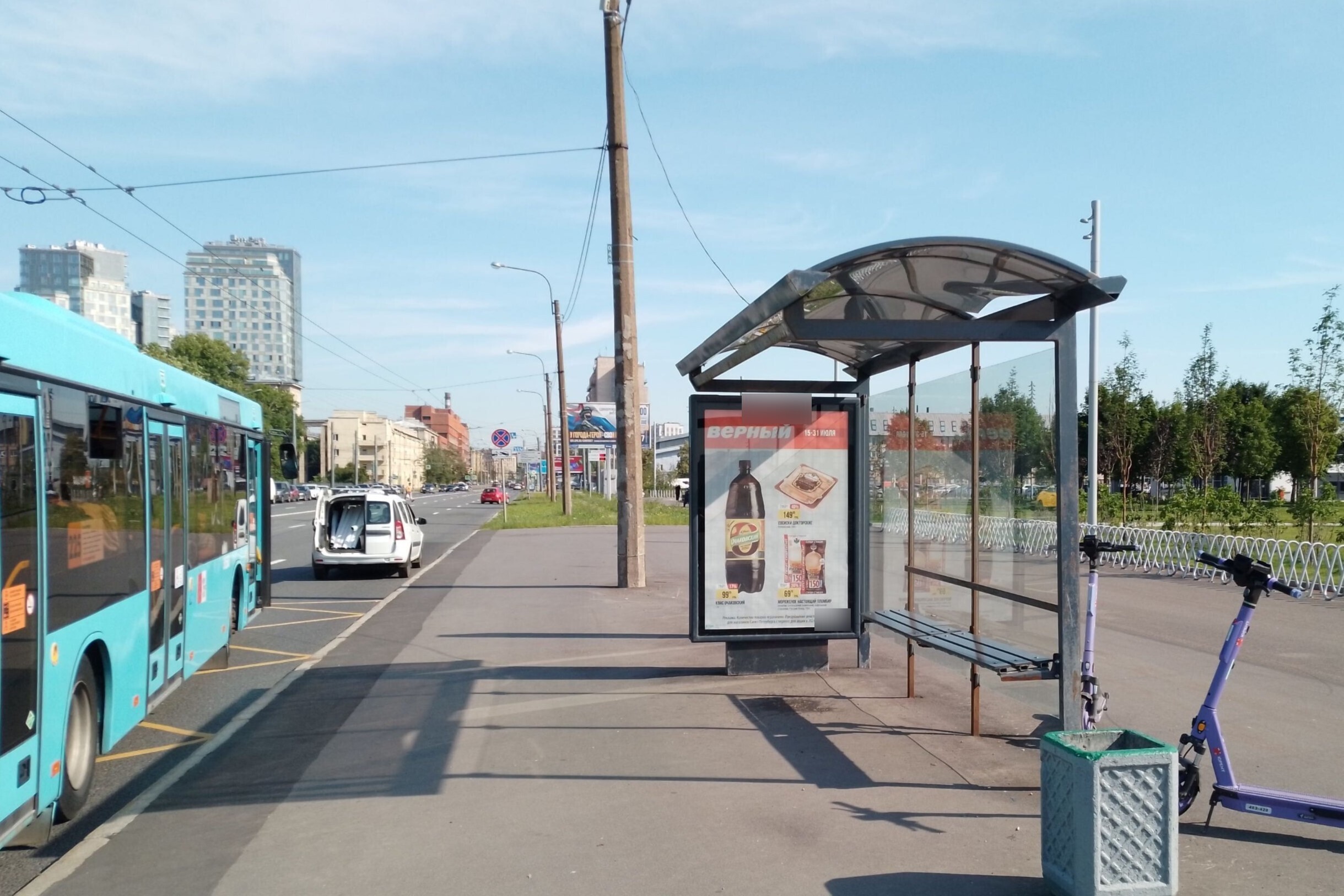 Фотография рекламного носителя, тип: Остановка 1.8x1.2, адрес: Юрия Гагарина пр-т., д.8, Санкт-Петербург, Россия. Сторона А №140976