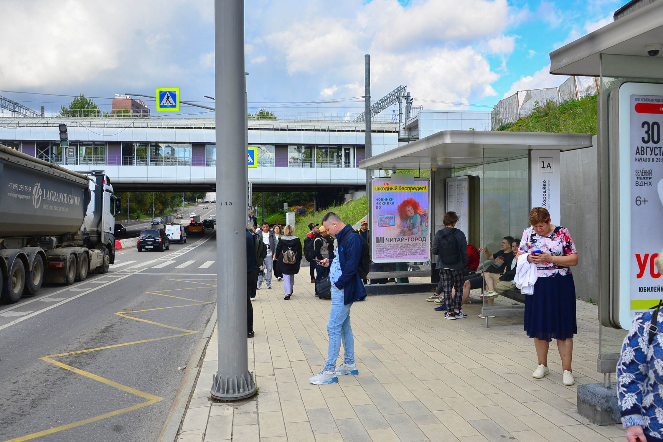 Фотография рекламного носителя, тип: Остановка 1.8x1.2, адрес: Маршала Жукова пр-т., д.1, поз.2, Москва, Россия. Сторона А1 №929474