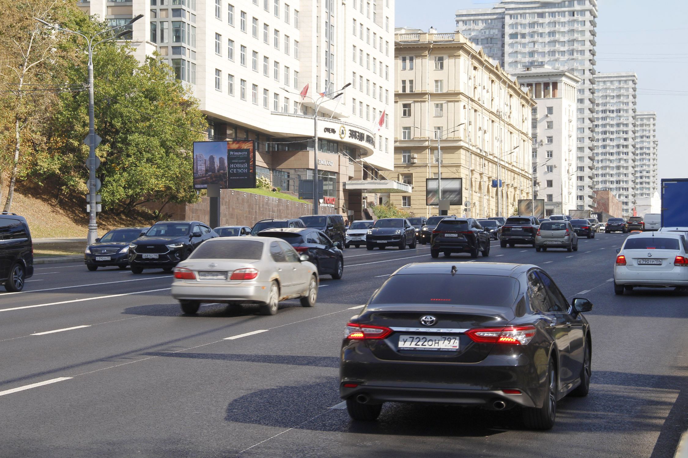 Фотография рекламного носителя, тип: Ситиборд 2.7x3.7, адрес: Арбат Н. ул., д.34, стр.1, Москва, Россия. Сторона Б1 №577591