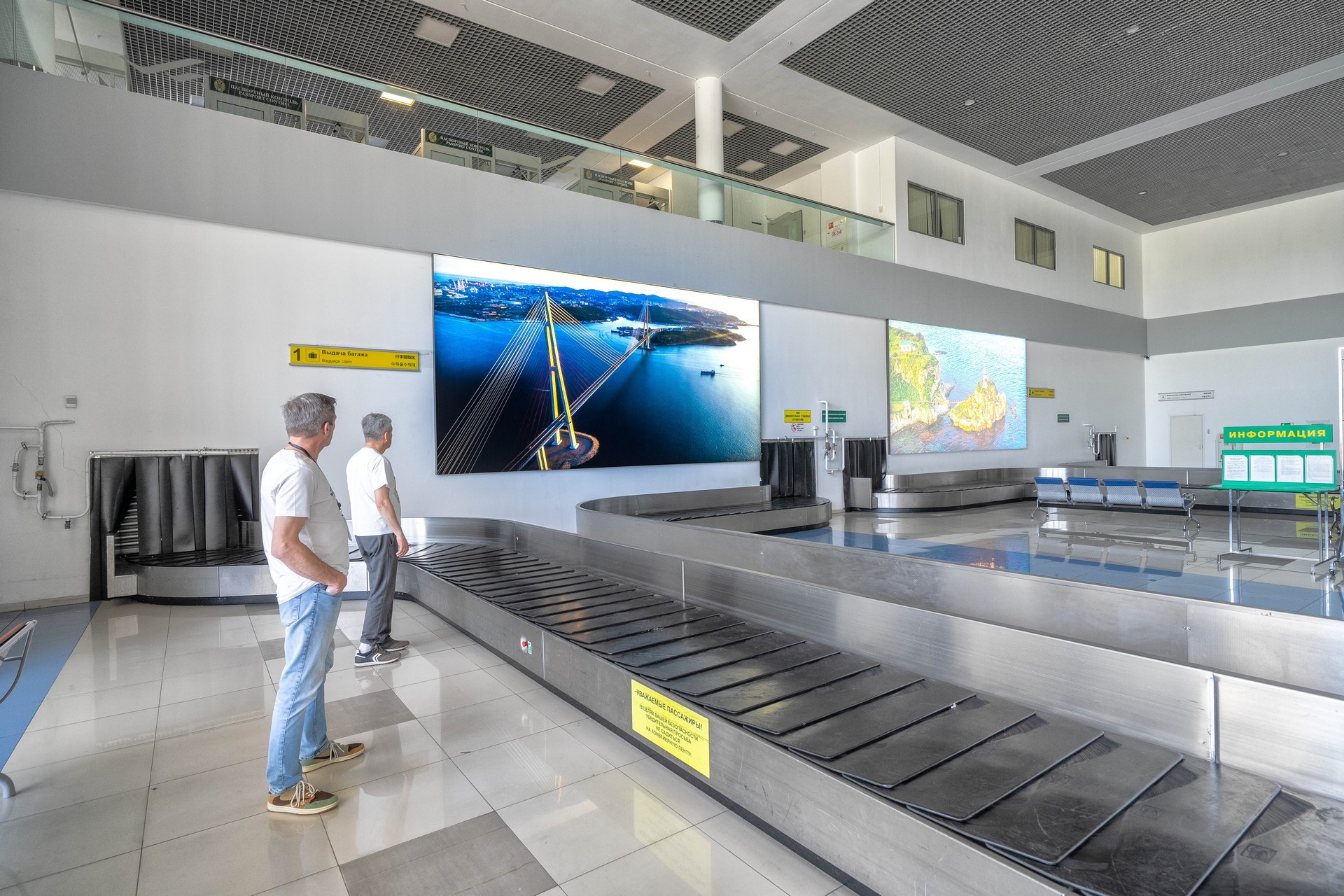 Фотография рекламного носителя, тип: Лайтбокс, адрес: Аэропорт «Международный аэропорт имени В.К. Арсеньева», Владимира Сайбеля ул., д.45, Владивосток, Приморский край, Россия. Сторона/вариант №1326174