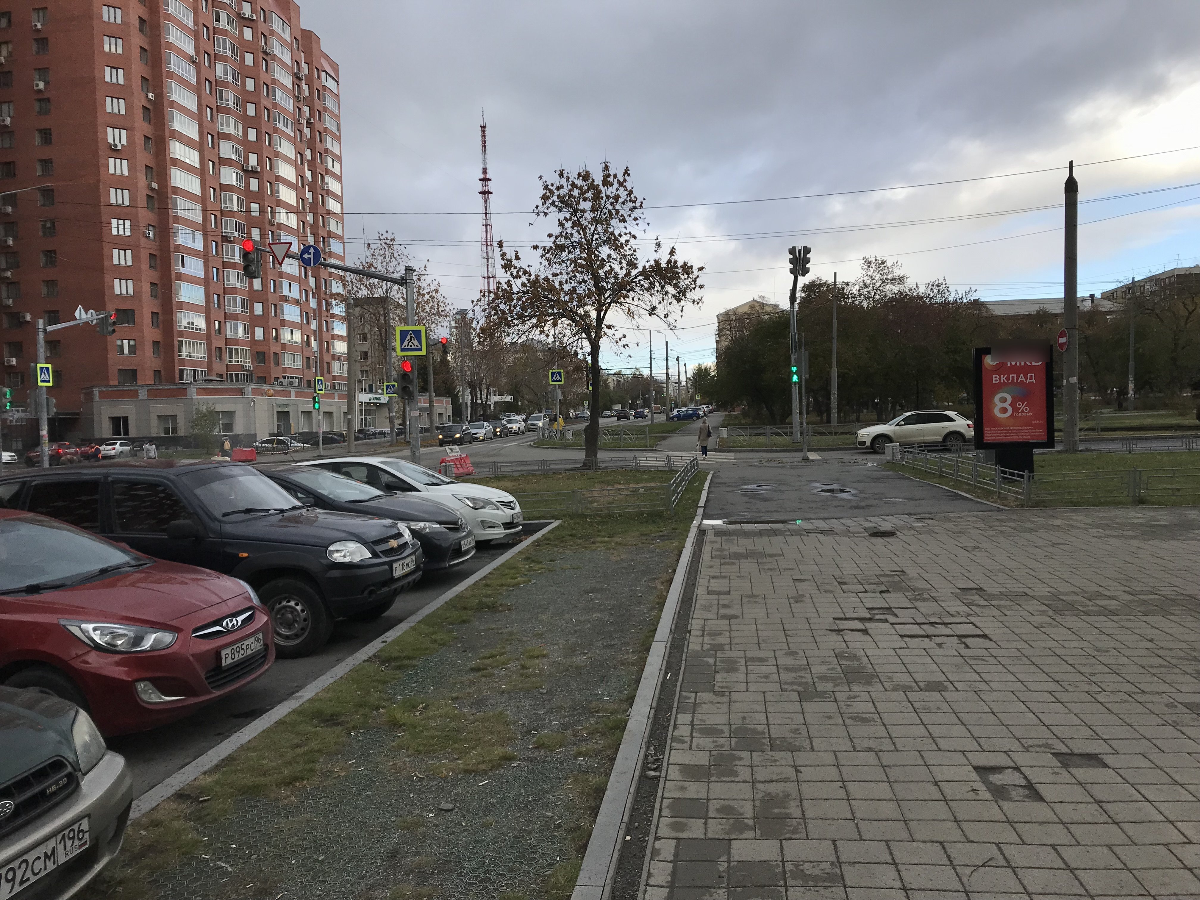 Фотография рекламного носителя, тип: Ситиформат 1.8x1.2, адрес: Луначарского ул., д.221, Екатеринбург, Свердловская область, Россия. Сторона A1-A5 №813713