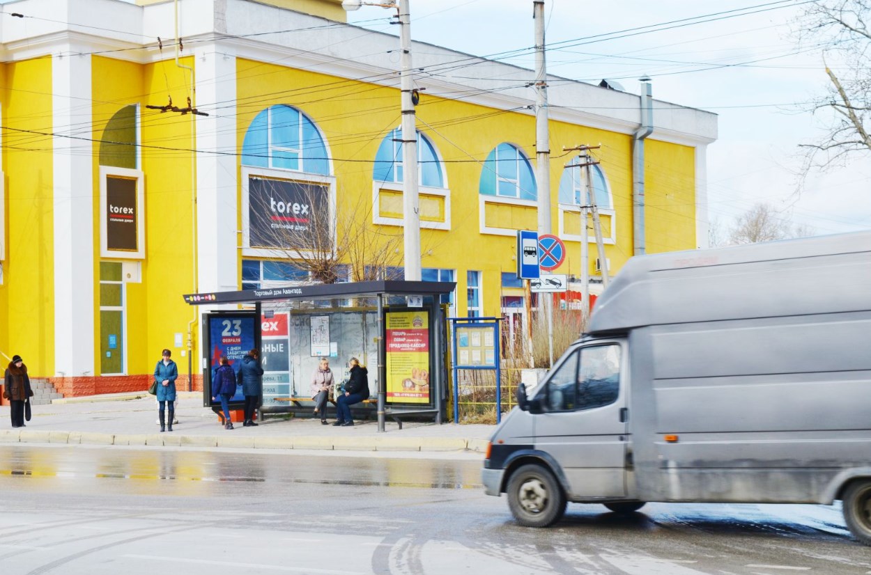 Фотография рекламного носителя, тип: Остановка 1.8x1.2, адрес: Токарева ул., ост. ТЦ Авангард, Севастополь, Россия. Сторона A1 №721459