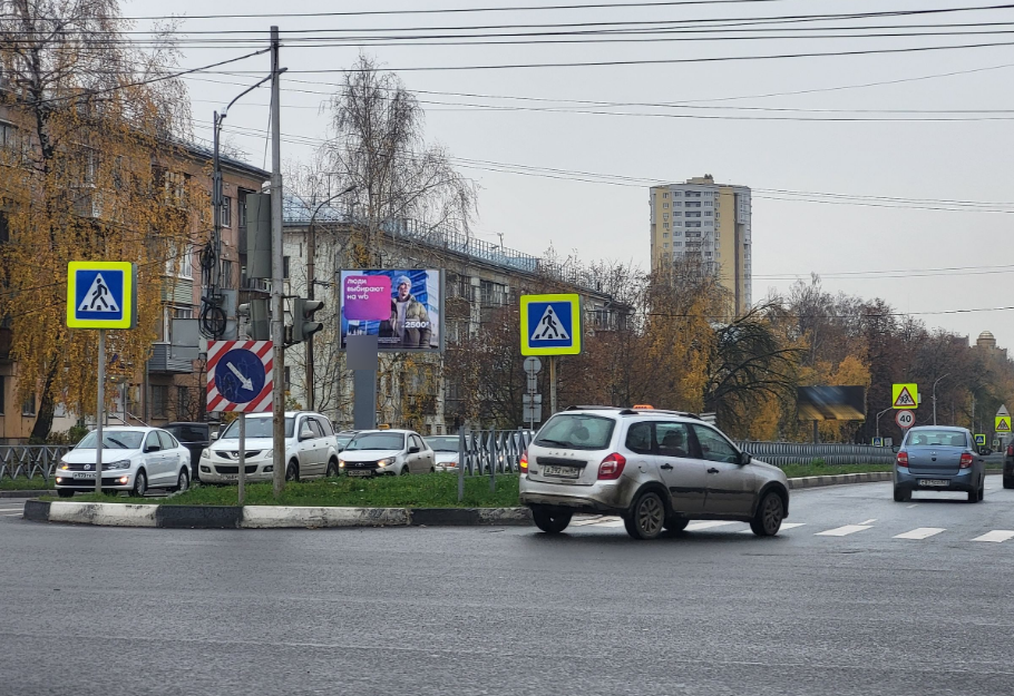Фотография рекламного носителя, тип: Ситиборд 2.7x3.7, адрес: Черновицкая ул., д.75 X Гагарина ул., Рязань, Рязанская область, Россия. Сторона B №1398140