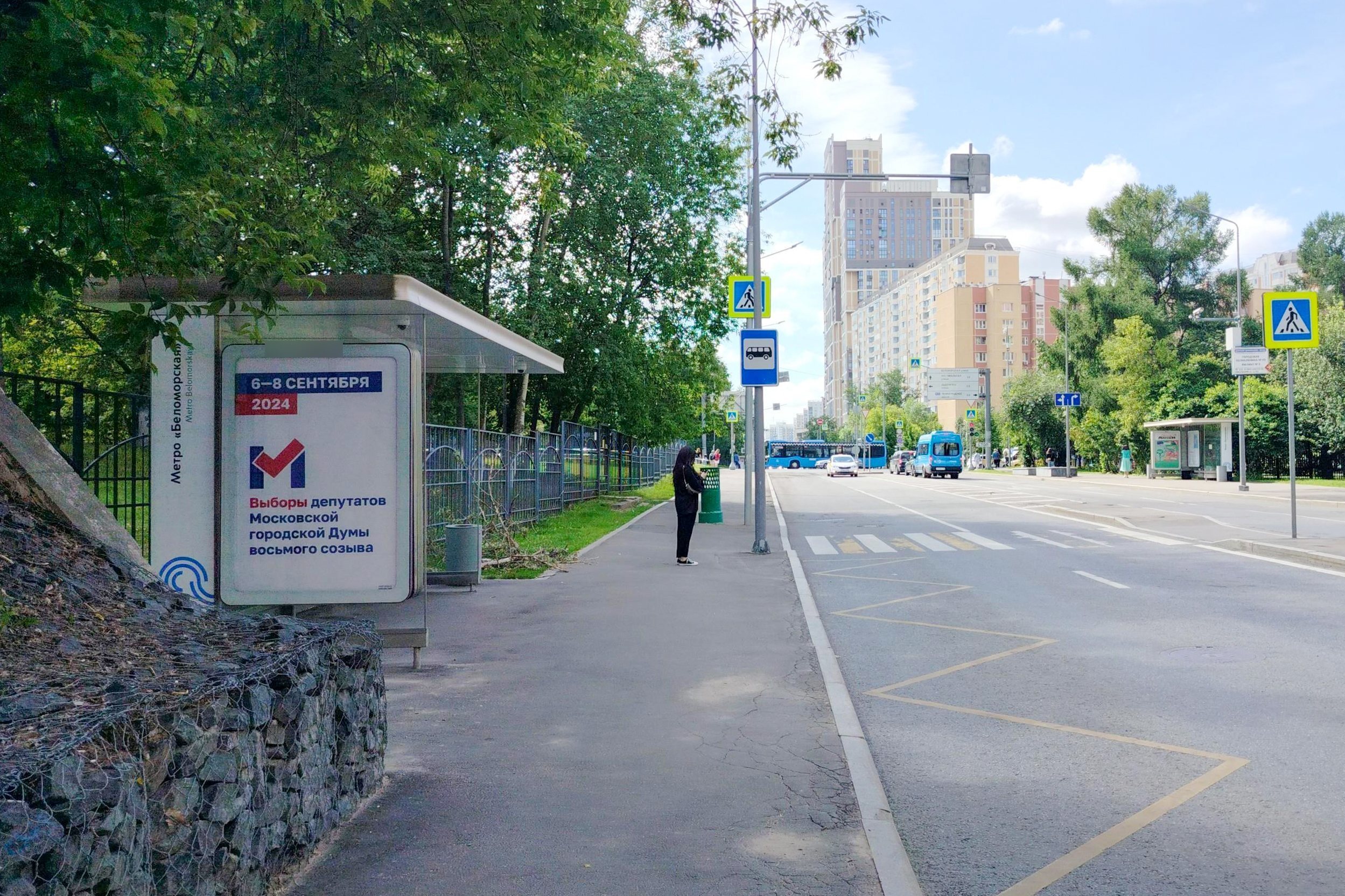 Фотография рекламного носителя, тип: Остановка 1.8x1.2, адрес: Смольная ул., ост. ст.м. Беломорская, поз.2, Москва, Россия. Сторона Б №998262