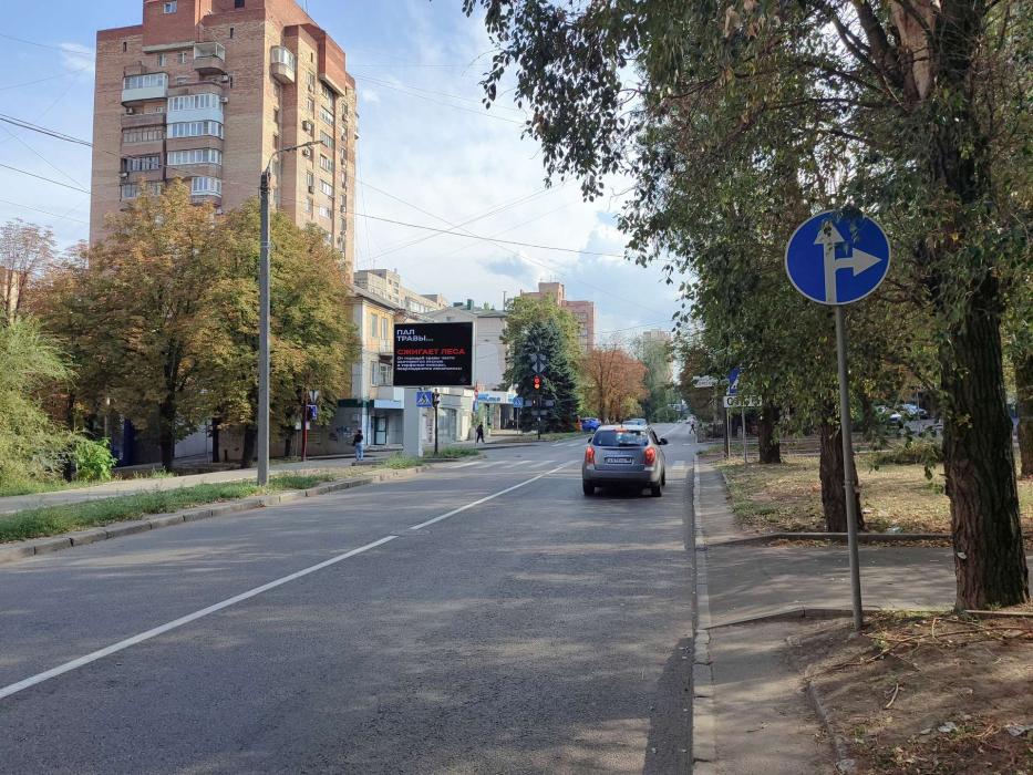 Фотография рекламного носителя, тип: Ситиборд 2.7x3.7, адрес: Челюскинцев ул., д.123, Донецк, Донецкая область, Россия. Сторона B1-B10 №1404069