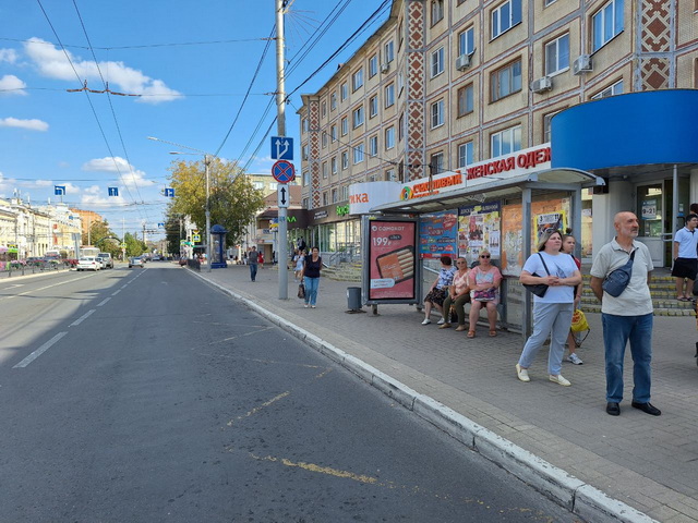 Фотография рекламного носителя, тип: Остановка 1.8x1.2, адрес: Кирова ул., д.64, поз.2, Калуга, Калужская область, Россия. Сторона А1-A5 №621632