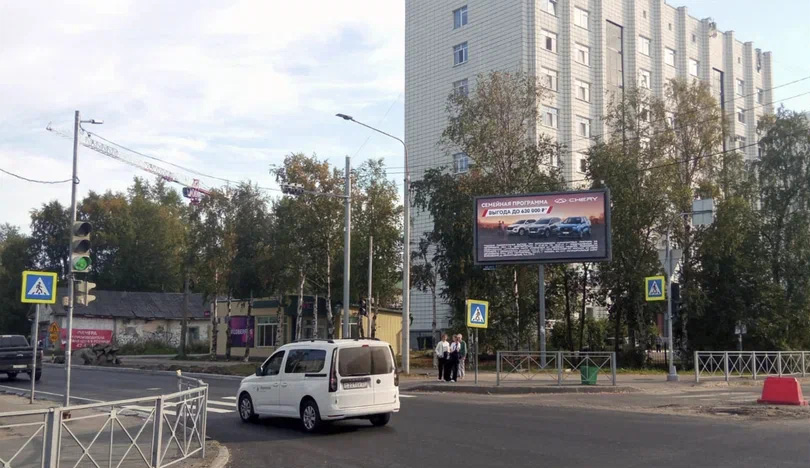 Фотография рекламного носителя, тип: Билборд 3x6, адрес: Ломоносова ул. Х Выучейского ул., Архангельск, Архангельская область, Россия. Сторона A1-A10 №1328396
