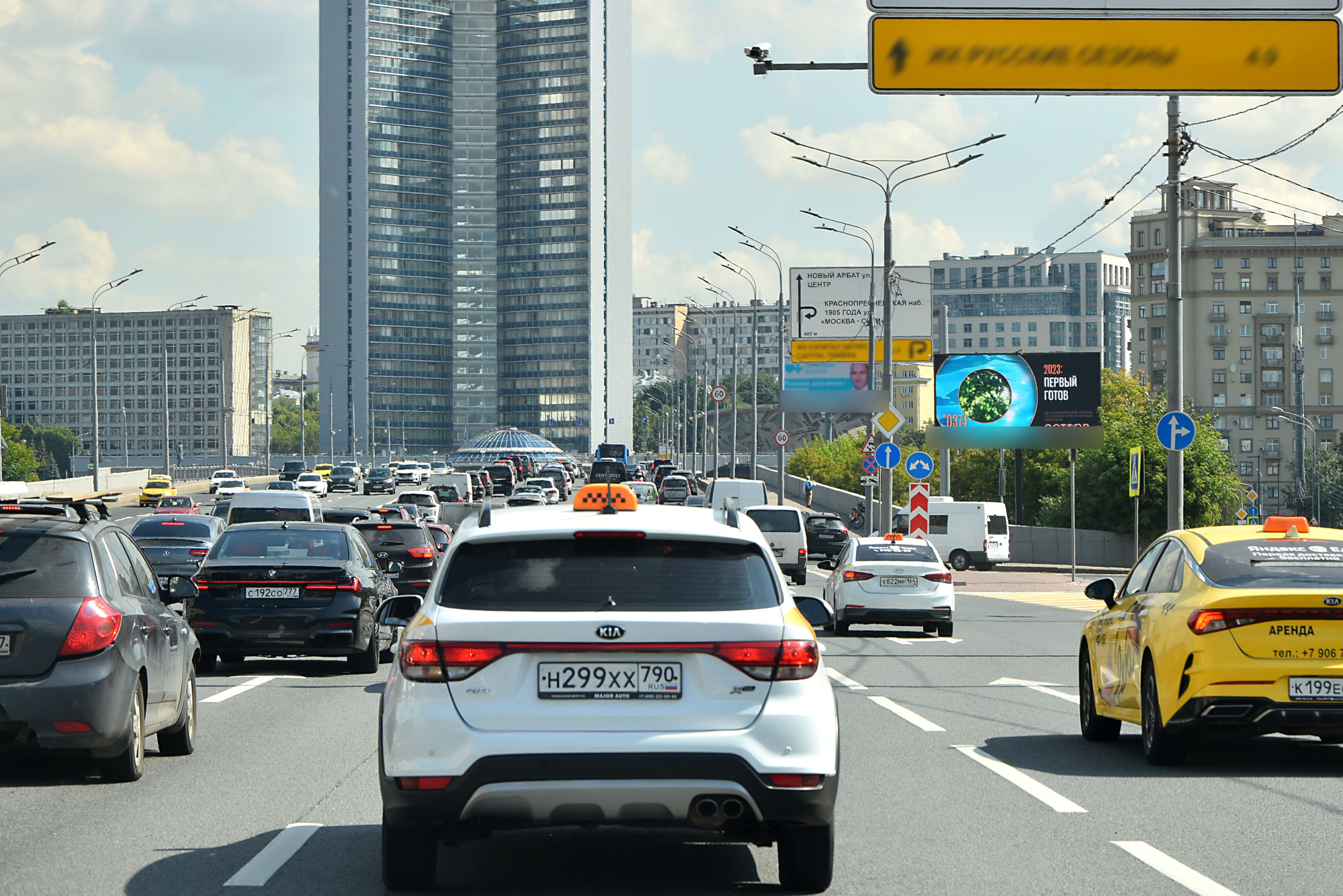 Фотография рекламного носителя, тип: Билборд 3x6, адрес: Кутузовский пр-т., д.5/3, Москва, Россия. Сторона А1 №532983