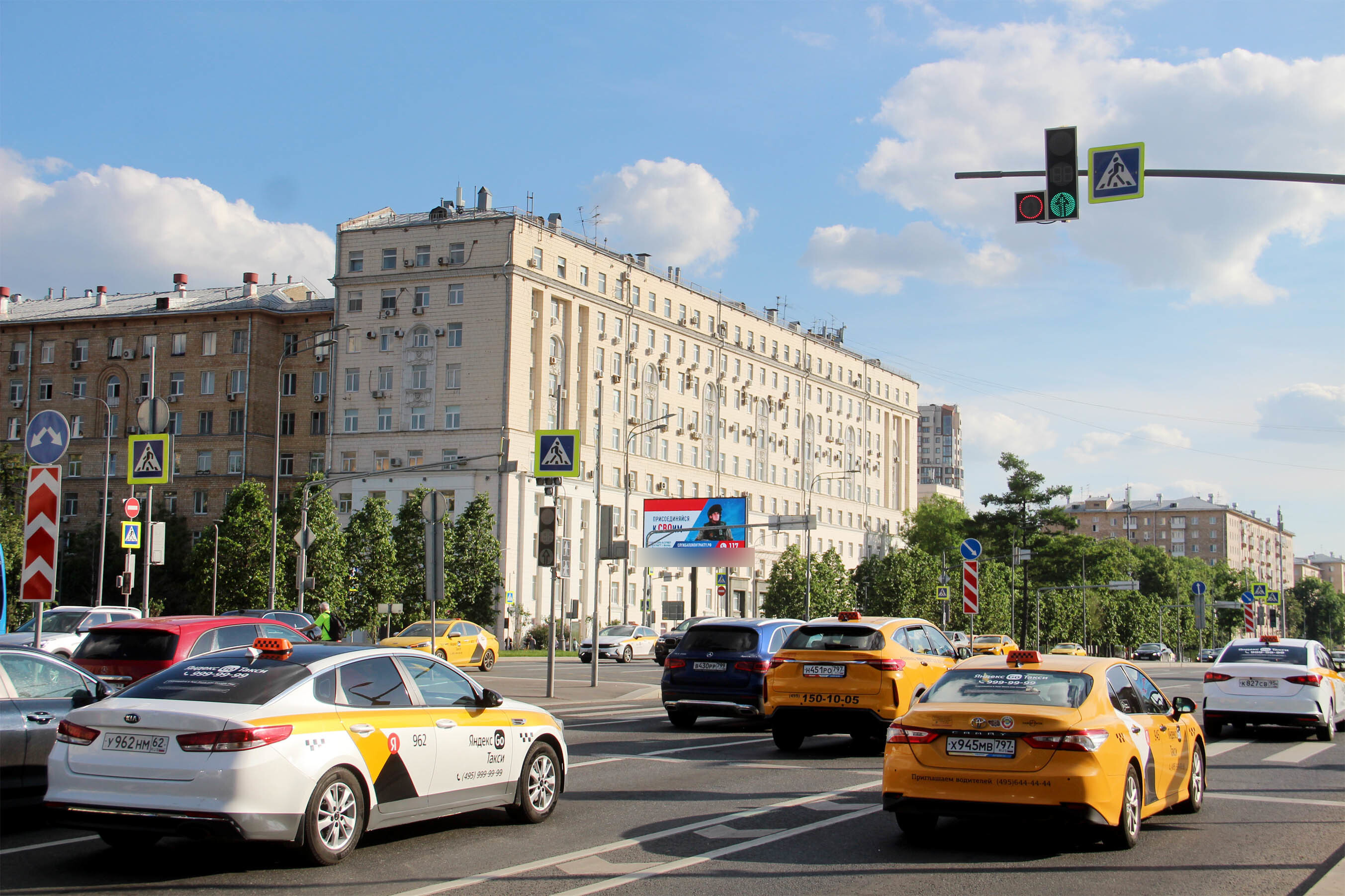 Фотография рекламного носителя, тип: Билборд 3x6, адрес: Ленинский пр-т., д.63-61 Х Дмитрия Ульянова ул., Москва, Россия. Сторона Б1 №637950