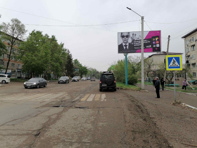 Фотография рекламного носителя, тип: Билборд 3x6, адрес: Лесозаводск г., Пушкинская ул., д.35, Владивосток, Приморский край, Россия. Сторона А №756774