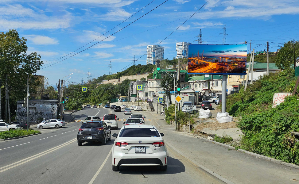 Фотография рекламного носителя, тип: Билборд 3x6, адрес: Адмирала Юмашева ул., д.35, стр.2, Владивосток, Приморский край, Россия. Сторона А1 №154051