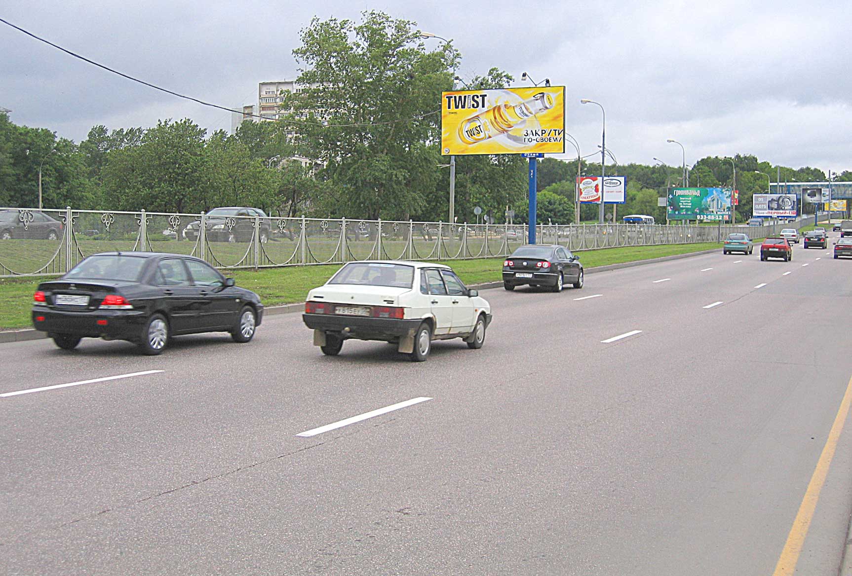 Фотография рекламного носителя, тип: Билборд 3x6, адрес: Рублевское ш., д.26, Москва, Россия. Сторона A №16592
