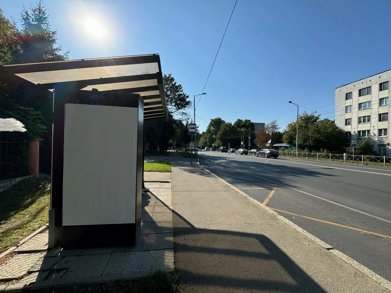 Фотография рекламного носителя, тип: Остановка 1.8x1.2, адрес: Александра Невского ул., ост. Л.Толстого, поз.2, Калининград, Калининградская область, Россия. Сторона Б №1030074