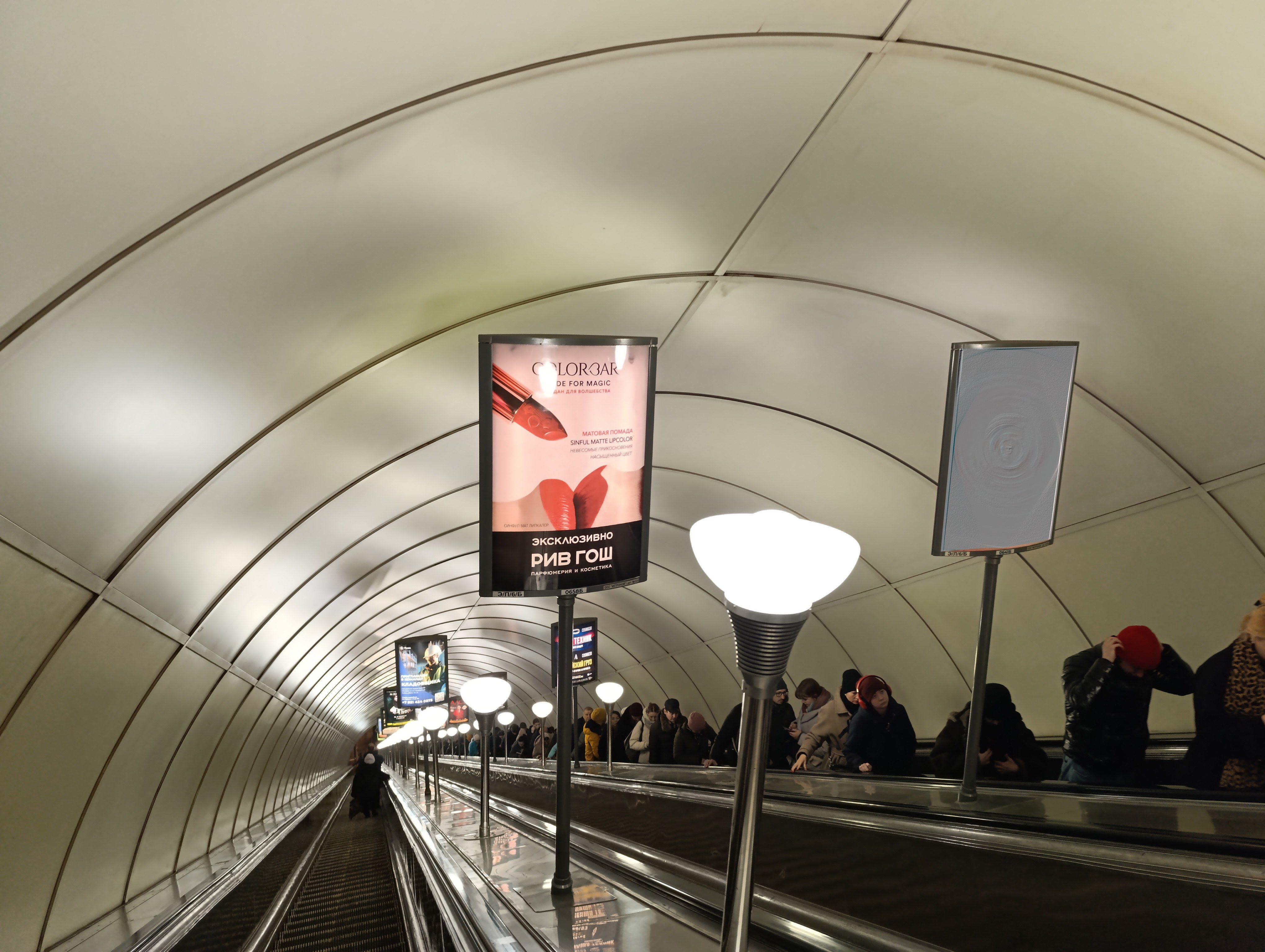 Фотография рекламного носителя, тип: Лайтбокс, адрес: Станция метро «Невский пр.», линия Московско-Петроградская, Санкт-Петербург, Россия. Сторона/вариант Б №1606300