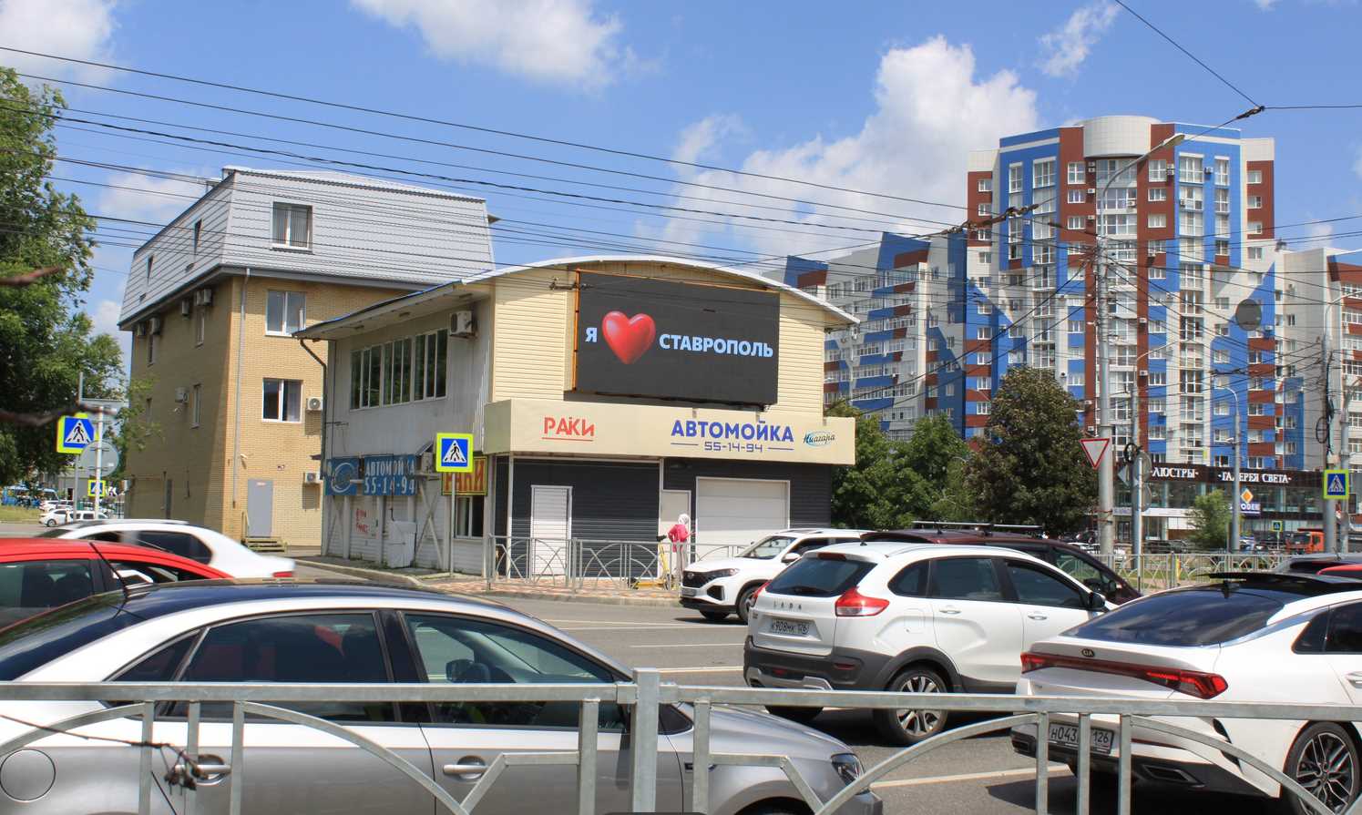 Фотография рекламного носителя, тип: Медиафасад, адрес: Тухачевского ул. Х Доваторцев ул., Михайловск, Ставропольский край, Россия. Сторона А1-А10 №1376022