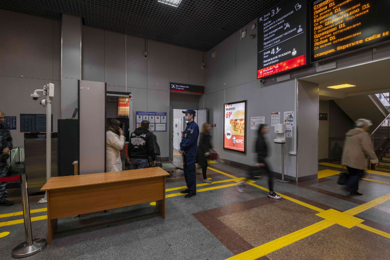 Фотография рекламного носителя, тип: Постер/баннер, адрес: ЖД вокзал «Савеловский», Савеловского вокзала пл., д.2, Москва, Россия. Сторона/вариант А №991000