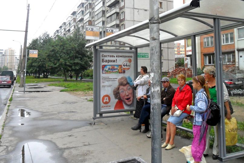 Фотография рекламного носителя, тип: Остановка 1.8x1.2, адрес: Композиторов ул., д.22, корп.1, Санкт-Петербург, Россия. Сторона А №129731