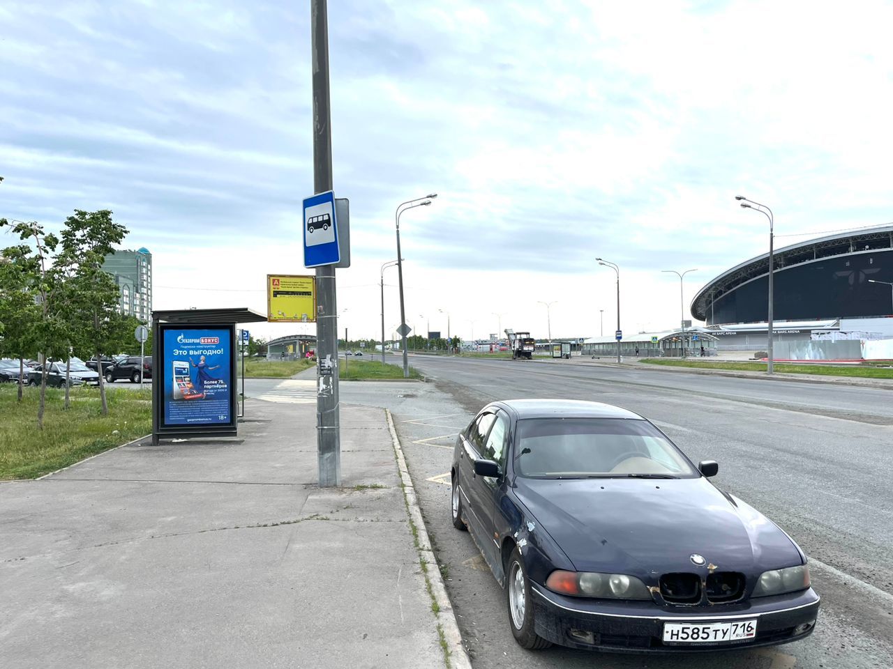 Фотография рекламного носителя, тип: Остановка 1.8x1.2, адрес: Чистопольская ул., д.77/2, ост. "Футбольный стадион Ак Барс-Арена", Казань, Республика Татарстан, Россия. Сторона Б №1326601