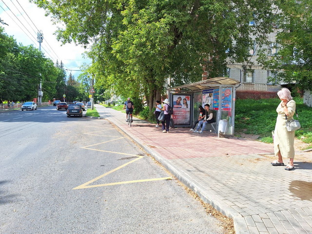 Фотография рекламного носителя, тип: Остановка 1.8x1.2, адрес: Кутузова ул., д.31, Калуга, Калужская область, Россия. Сторона А1-A5 №621634