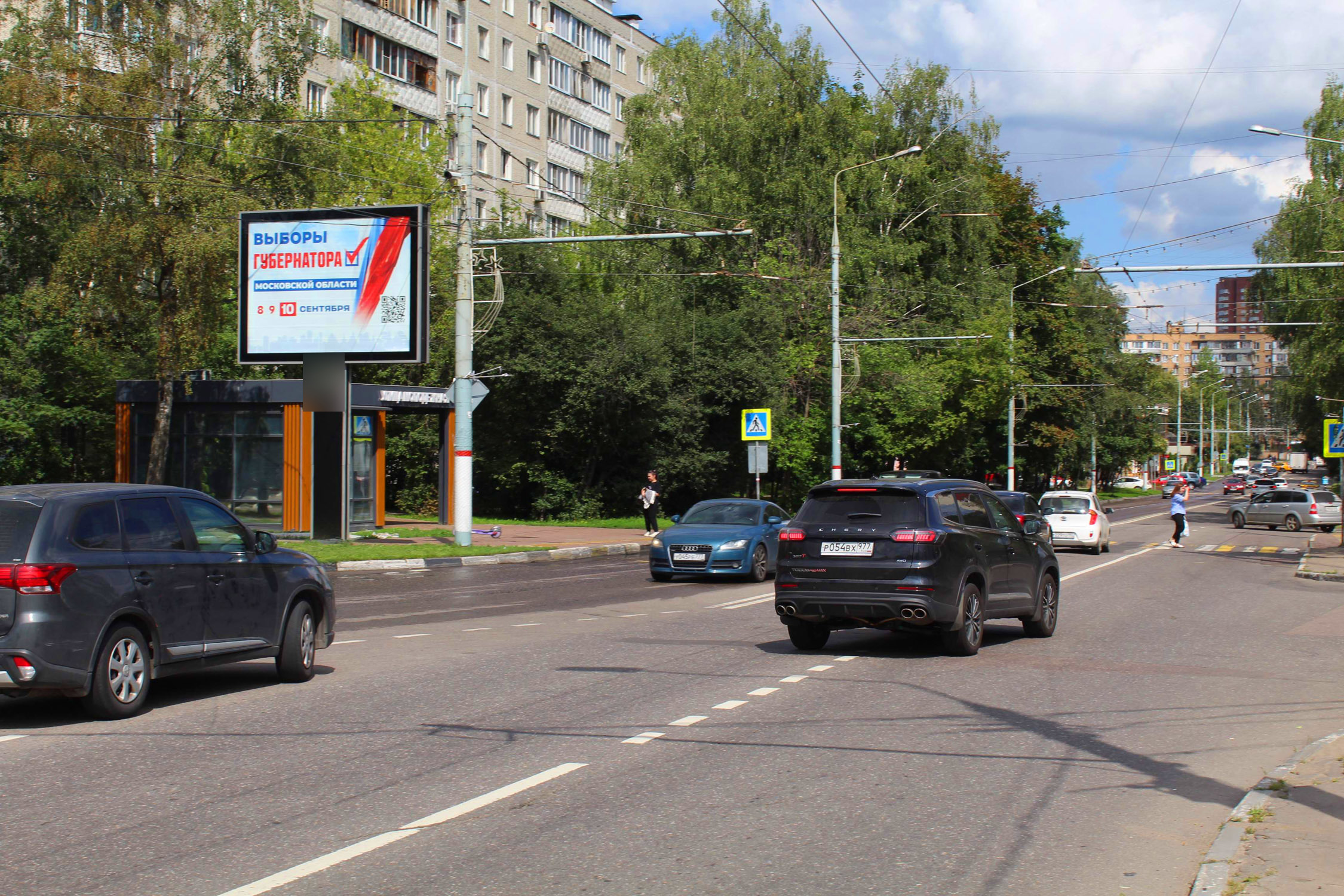 Фотография рекламного носителя, тип: Ситиборд 2.7x3.7, адрес: Строителей ул., д.10 х Молодежная ул., Химки, Московская область, Россия. Сторона Б1-Б5 №782650