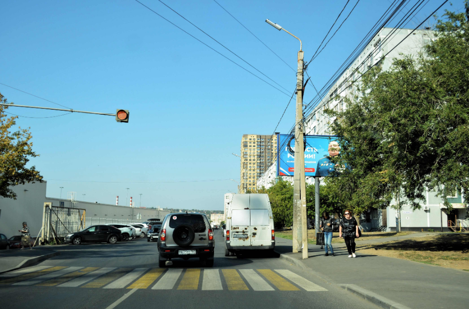 Фотография рекламного носителя, тип: Билборд 3x6, адрес: Комарова б-р., д.26-28б, Ростов-на-Дону, Ростовская область, Россия. Сторона А №1053335