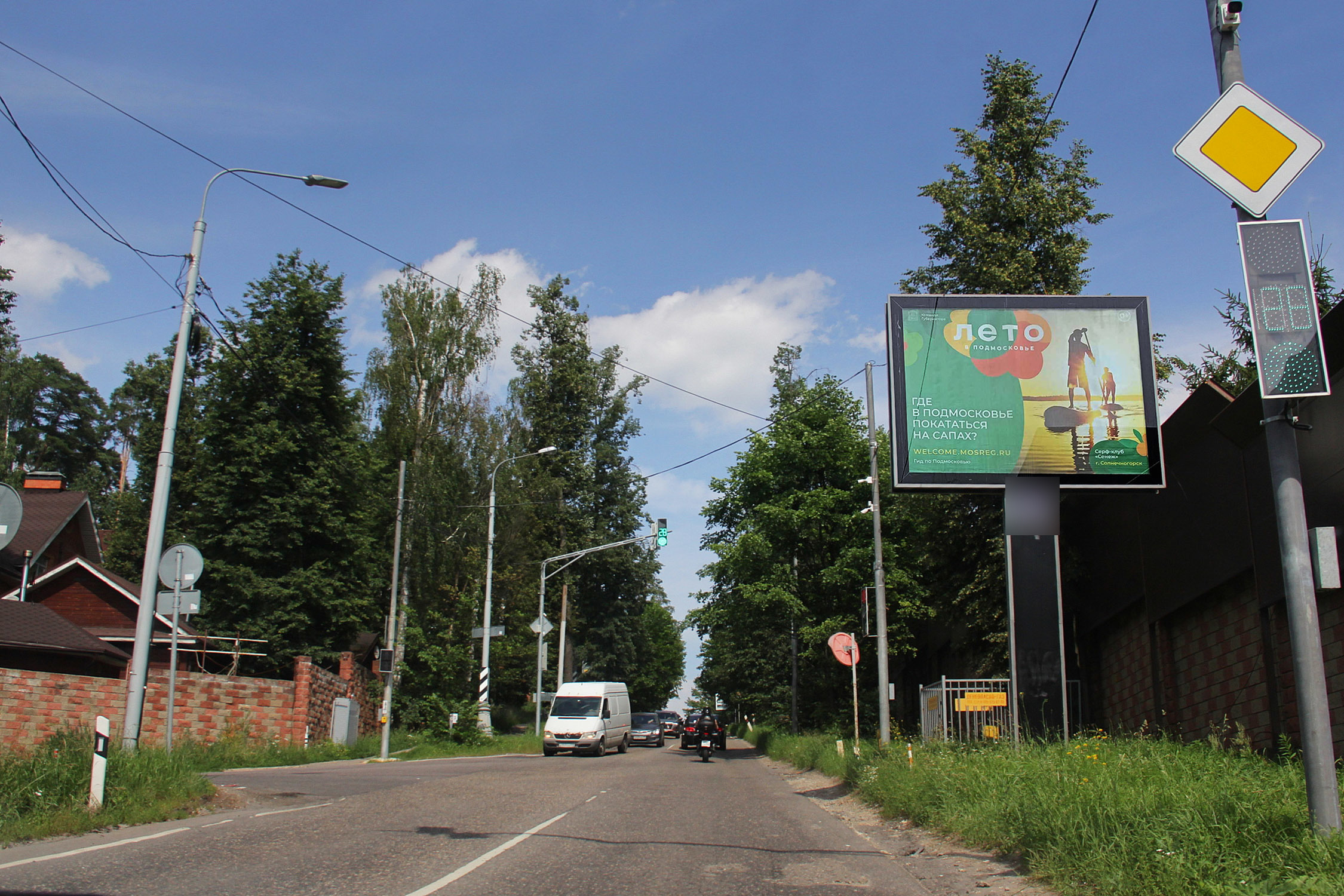 Фотография рекламного носителя, тип: Ситиборд 2.7x3.7, адрес: Новогорск р-н., Заречная ул., д.11, корпус 105, Химки, Московская область, Россия. Сторона A1-A5 №782611