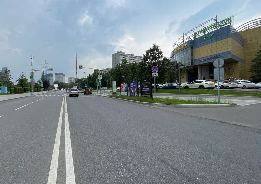 Фотография рекламного носителя, тип: Афиша 1.75x1.8, адрес: Матвеевская ул., д.2, поз.2, стенд 2, Москва, Россия. Сторона A №887003