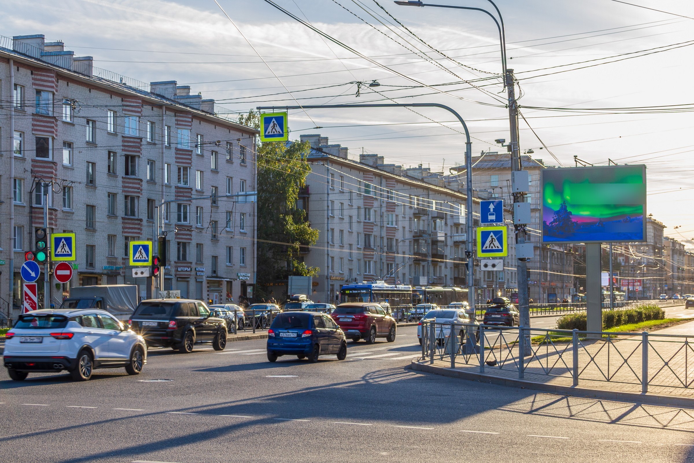 Фотография рекламного носителя, тип: Ситиборд 2.7x3.7, адрес: Заневский пр-т., д.24 Х Шаумяна пр-т., Санкт-Петербург, Россия. Сторона А1 №106385