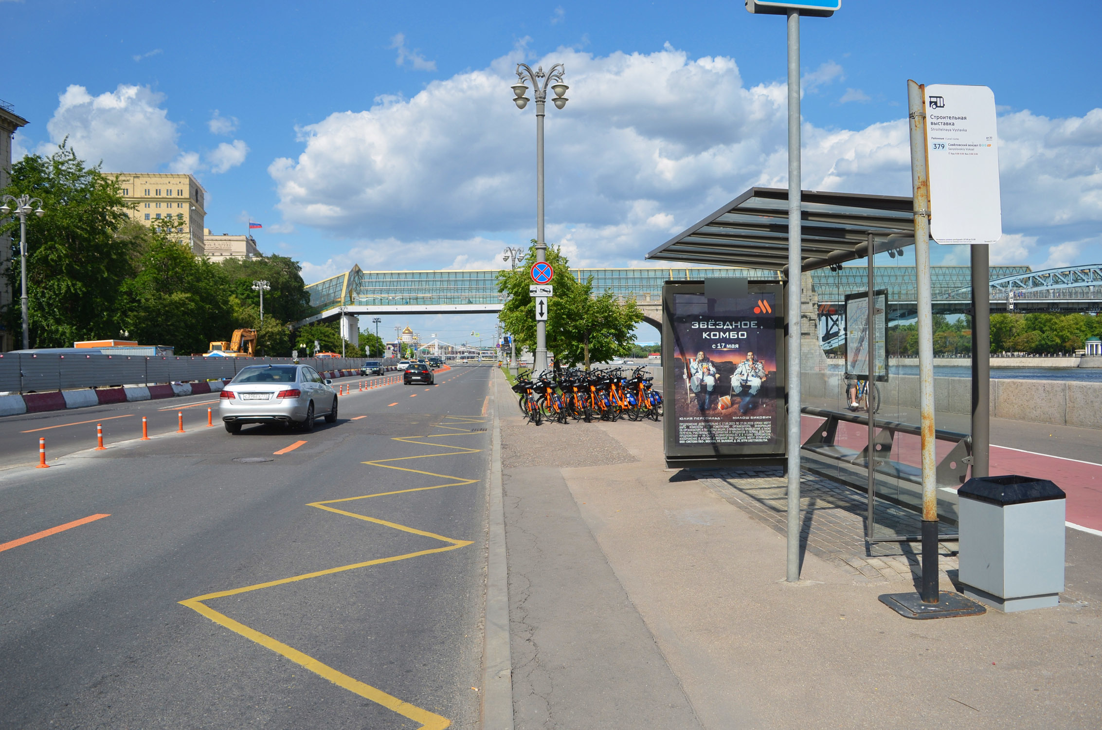 Фотография рекламного носителя, тип: Остановка 1.8x1.2, адрес: Фрунзенская наб., Москва, Россия. Сторона А №335220