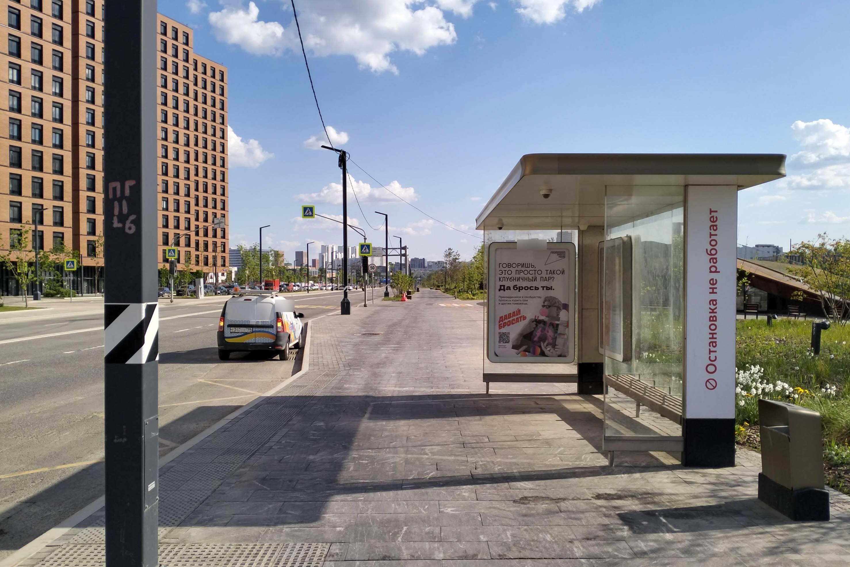 Фотография рекламного носителя, тип: Остановка 1.8x1.2, адрес: Проектируемый пр-зд. № 4062, ост. Набережная Марка Шагала, 1, поз.2, Москва, Россия. Сторона А №998164