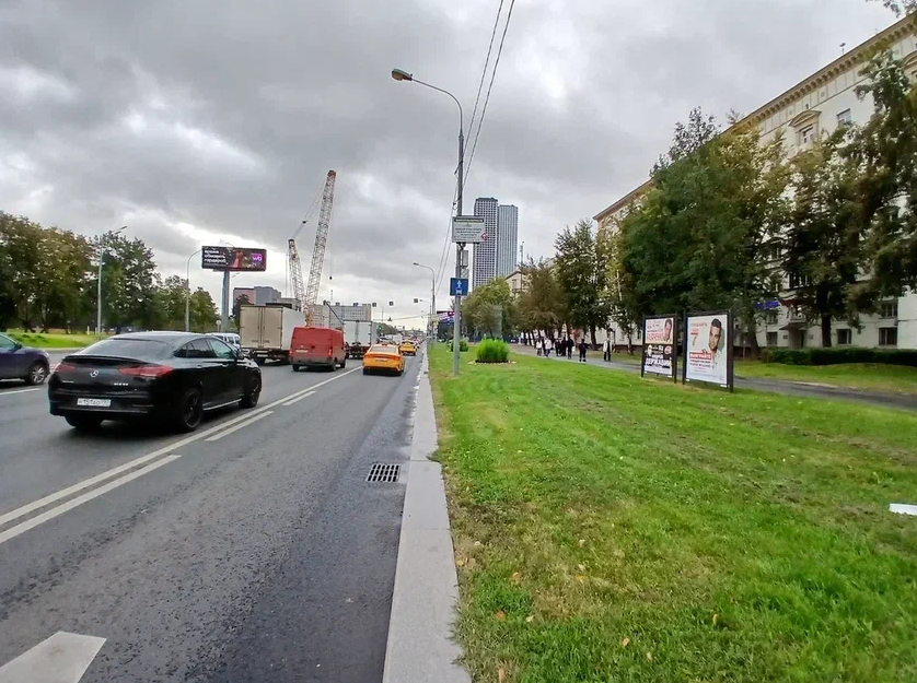 Фотография рекламного носителя, тип: Афиша 1.75x1.8, адрес: Дмитровское ш., д.7, поз.3, стенд 1, Москва, Россия. Сторона A №865165