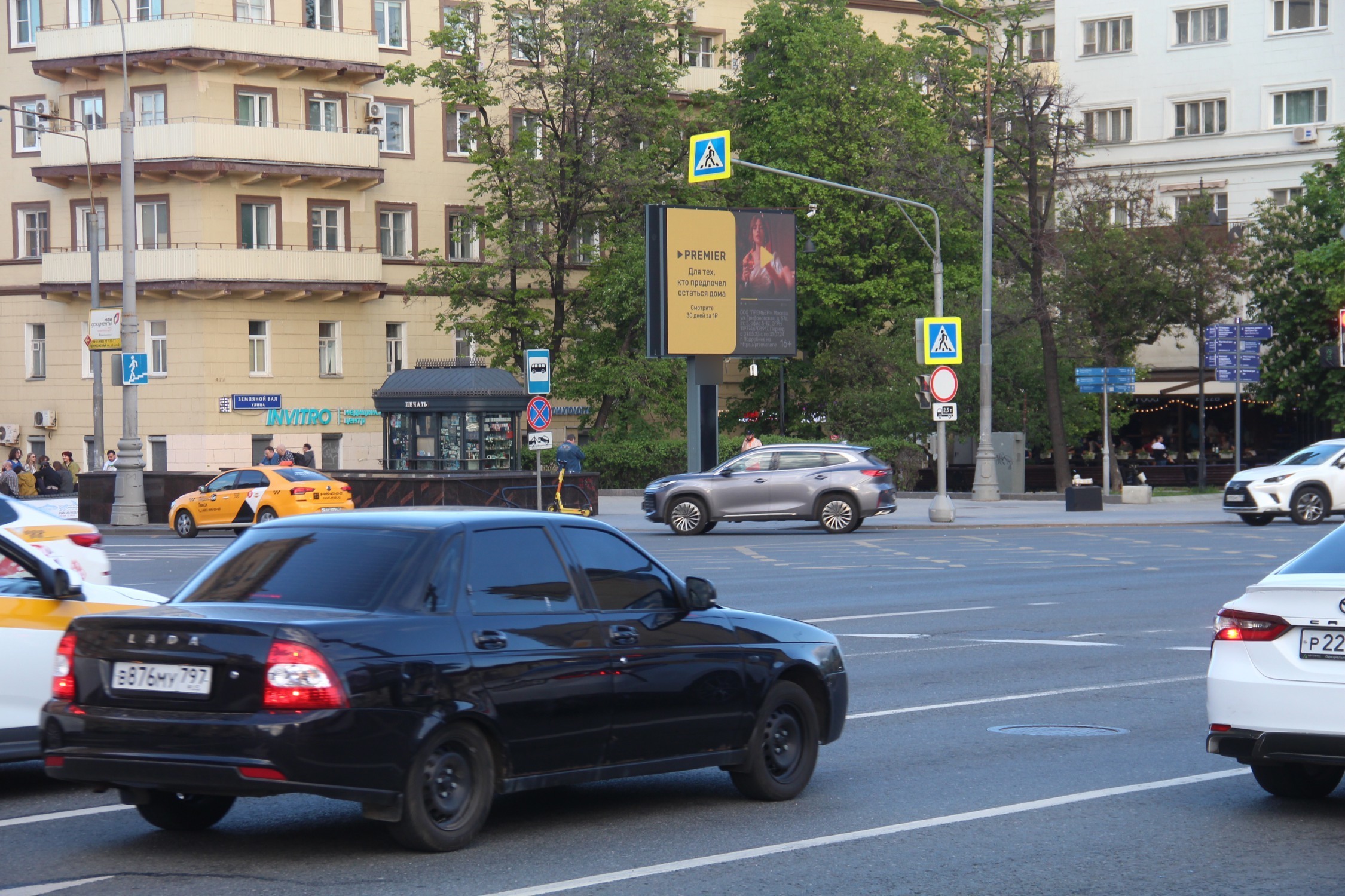 Фотография рекламного носителя, тип: Ситиборд 2.7x3.7, адрес: Басманная Ст. ул., д.3, Москва, Россия. Сторона А1 №577886