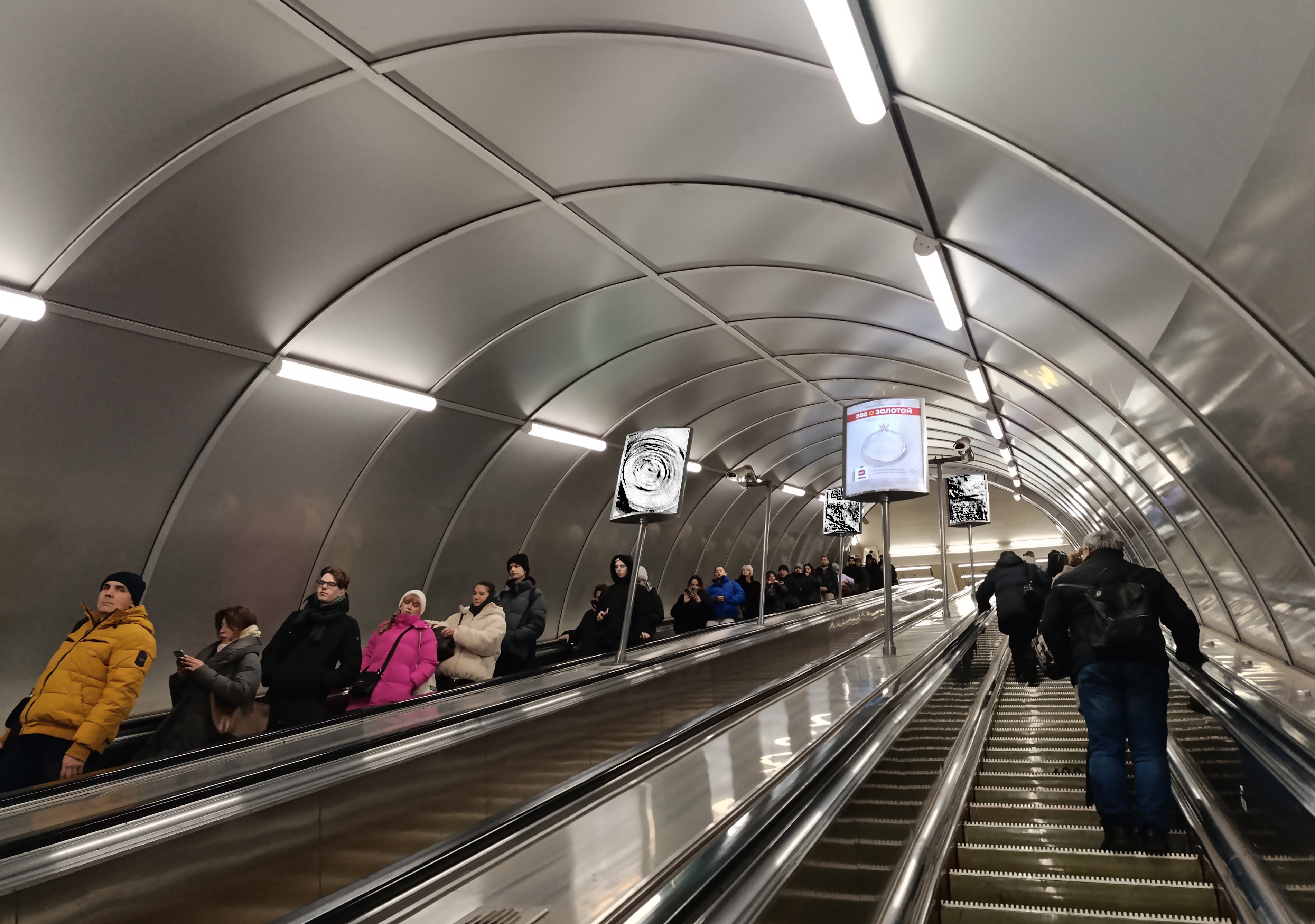 Фотография рекламного носителя, тип: Лайтбокс, адрес: Станция метро «Московская», линия Московско-Петроградская, Санкт-Петербург, Россия. Сторона/вариант А №1606151