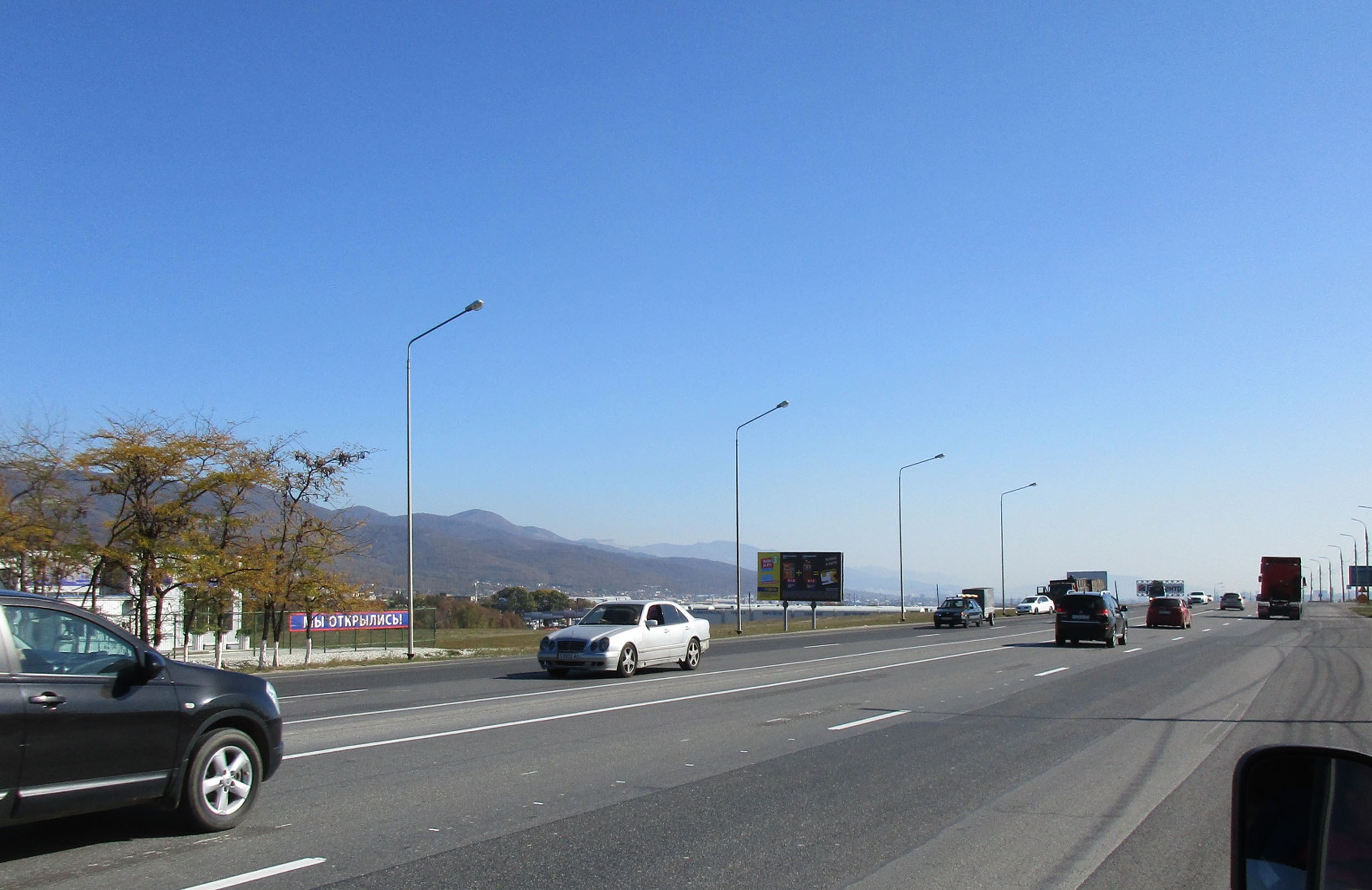 Фотография рекламного носителя, тип: Билборд 3x6, адрес: Золотая рыбка, р-н мемориала Непокоренным, 8 км+700 м, Новороссийск, Краснодарский край, Россия. Сторона Б №1330187
