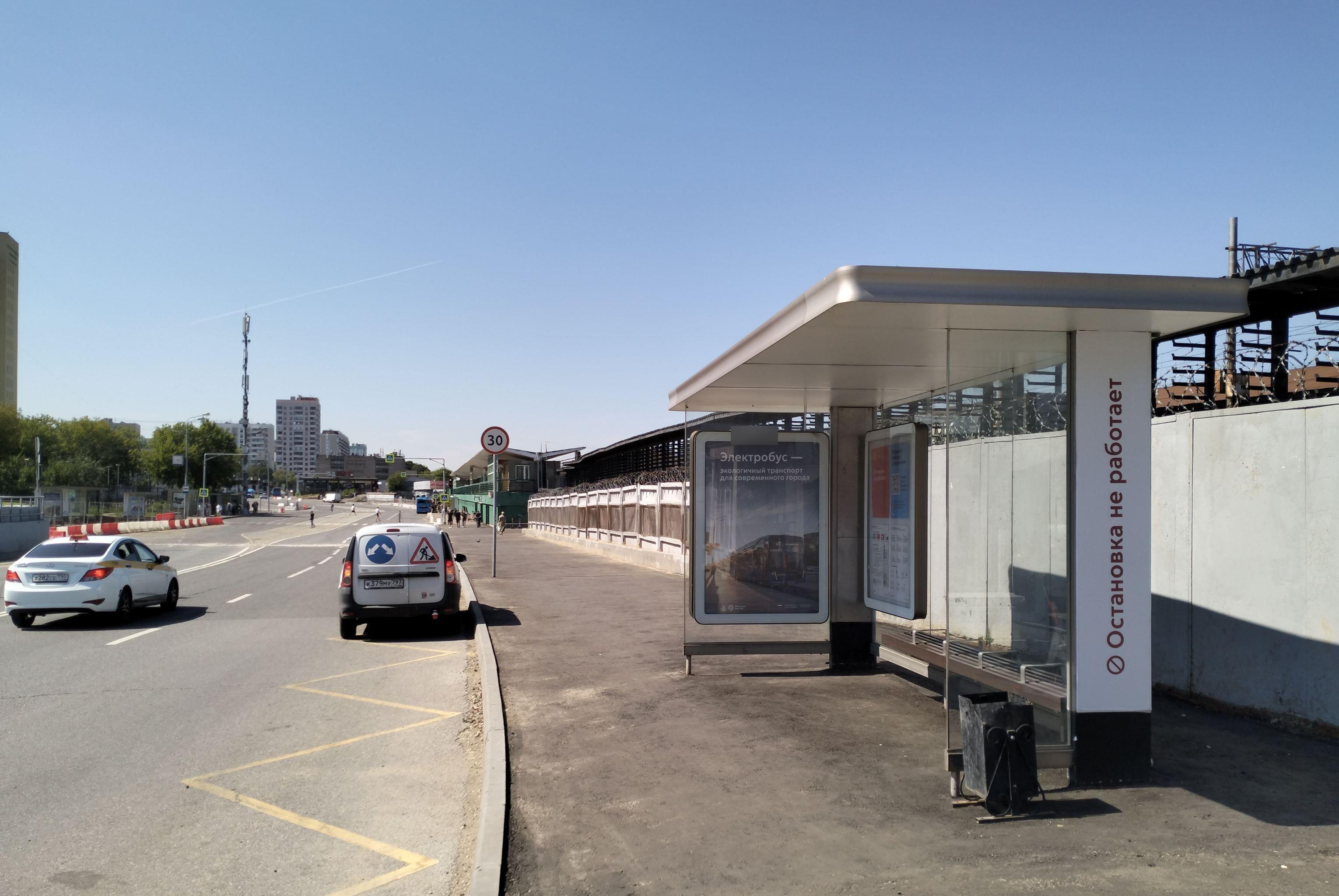 Фотография рекламного носителя, тип: Остановка 1.8x1.2, адрес: Хлобыстова ул., ост. метро "Выхино", поз.1, Москва, Россия. Сторона А №1066892