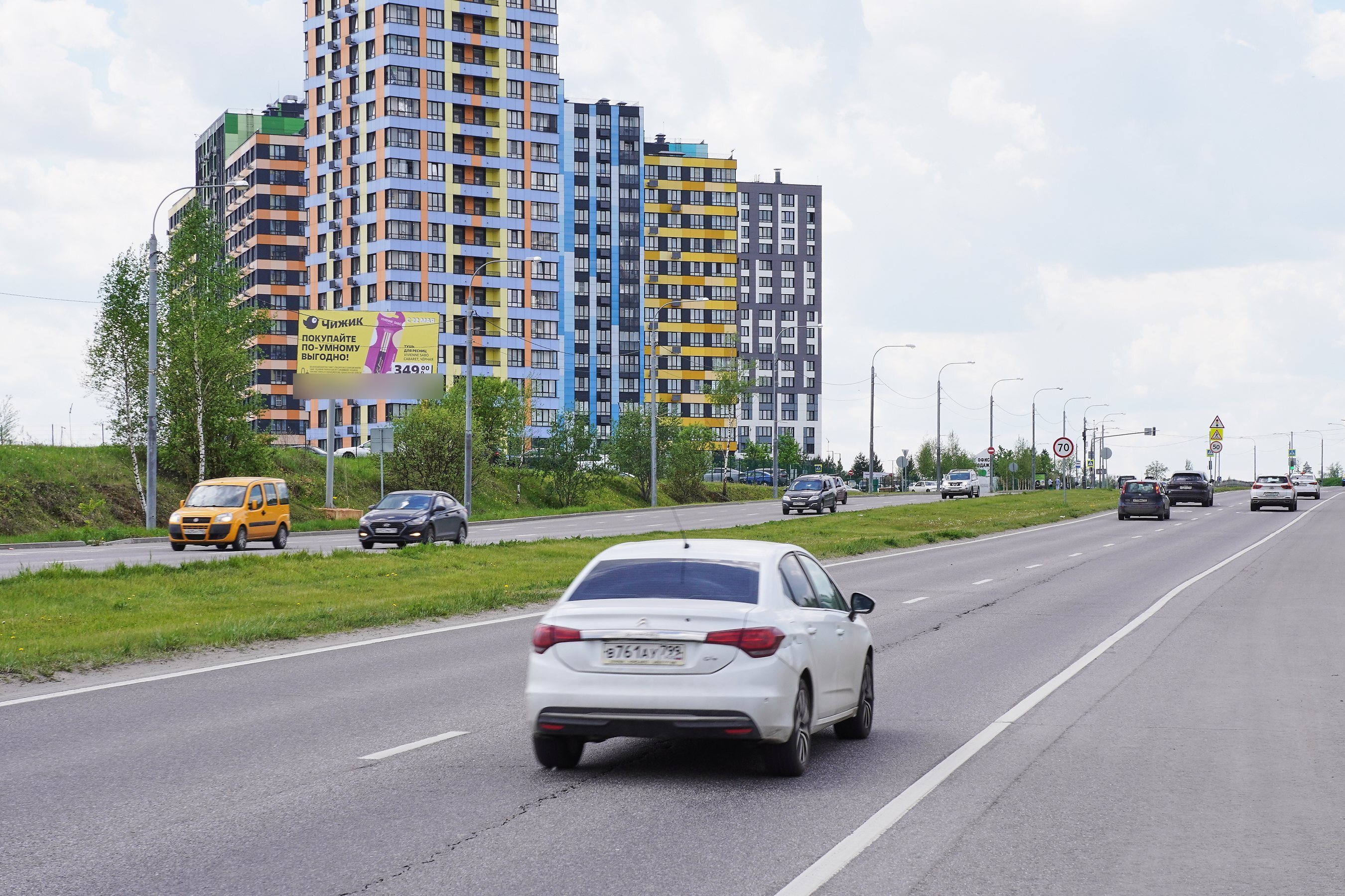 Фотография рекламного носителя, тип: Билборд 3x6, адрес: Кутузовское ш., 2 000м от съезда с Пятницкого ш., справа, Солнечногорск, Московская область, Россия. Сторона Б №1006672