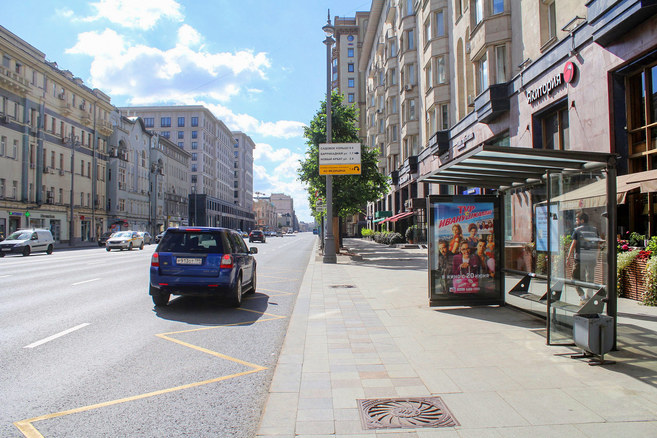 Фотография рекламного носителя, тип: Остановка 1.8x1.2, адрес: 1-я Тверская-Ямская ул., ост. Гашека ул., Москва, Россия. Сторона А1-А5 №334660