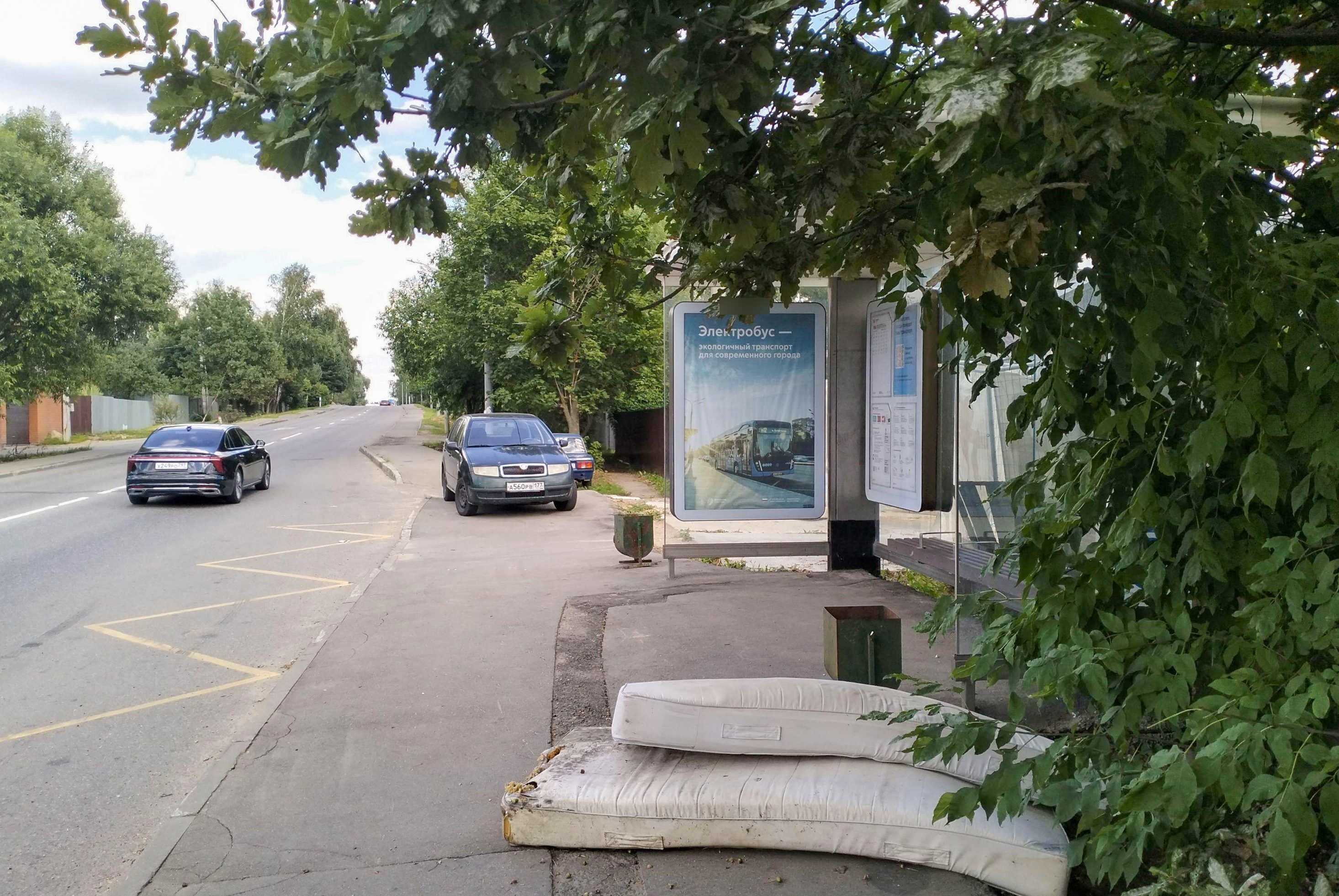 Фотография рекламного носителя, тип: Остановка 1.8x1.2, адрес: Марушкинское пос., Боровское ш., Давыдково д., д.27, ост. Давыдково, Москва, Россия. Сторона А №999010