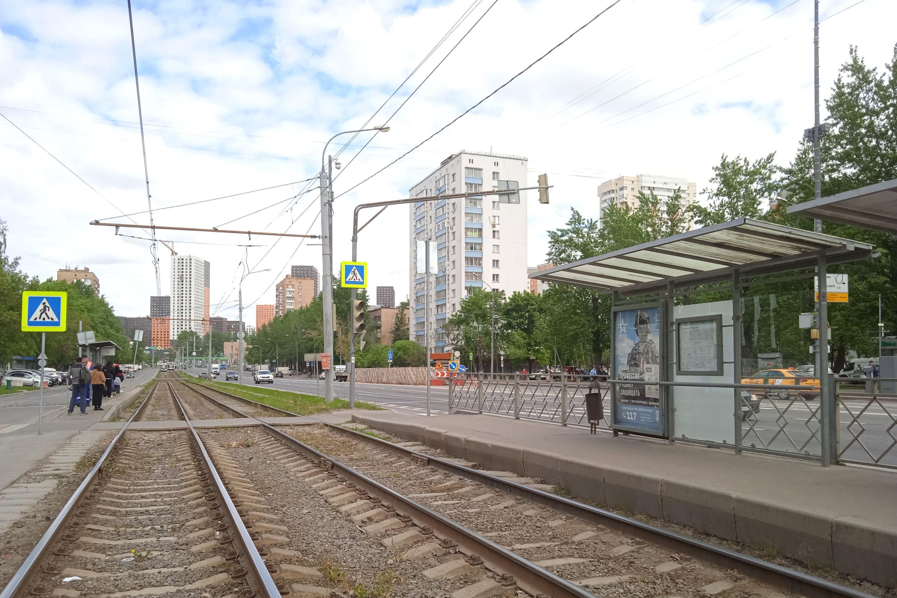 Фотография рекламного носителя, тип: Остановка 1.8x1.2, адрес: Полярная ул., д.7А, поз.2, Москва, Россия. Сторона А №809128