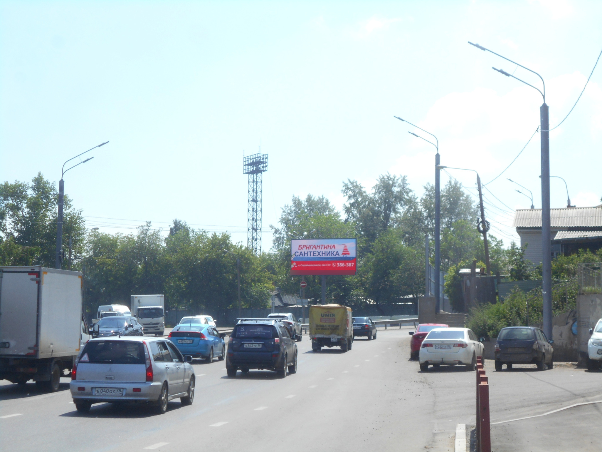 Фотография рекламного носителя, тип: Билборд 3x6, адрес: Джамбула ул. (развязка Иркутского моста) (Digital), Иркутск, Иркутская область, Россия. Сторона А1 №1072343