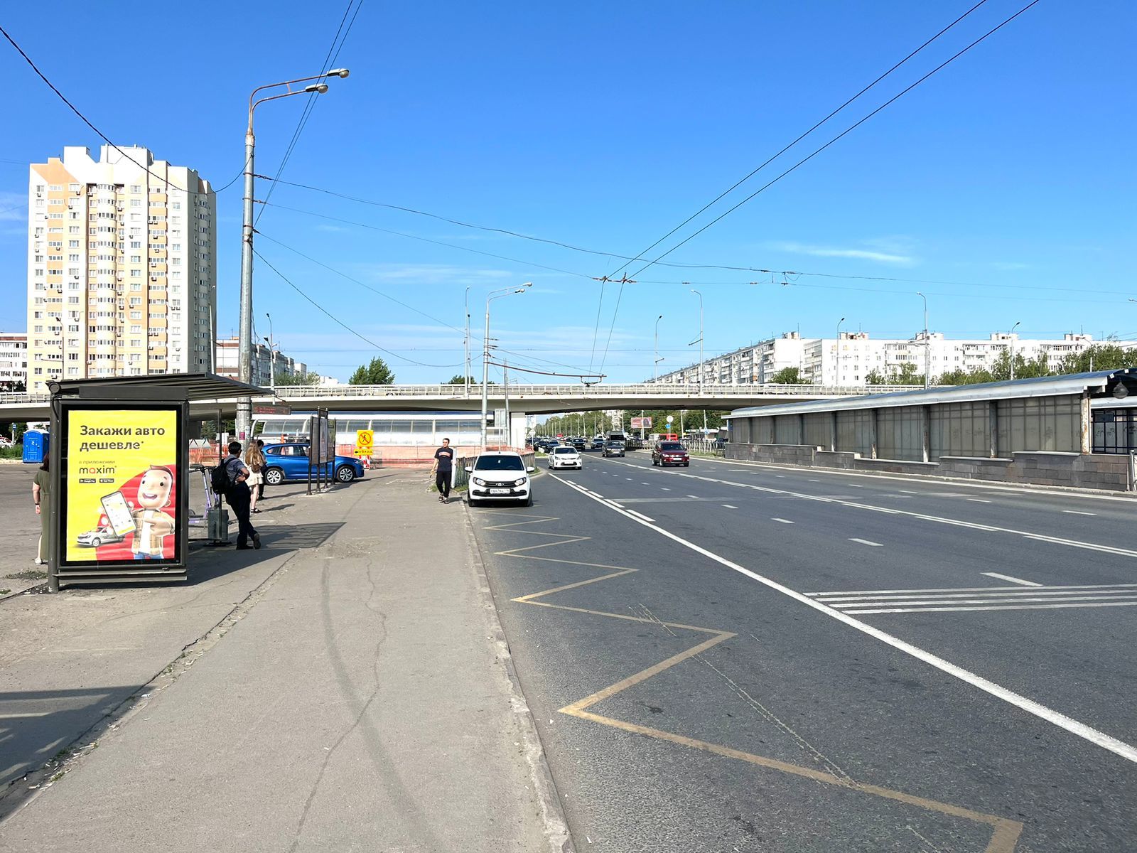 Фотография рекламного носителя, тип: Остановка 1.8x1.2, адрес: Ямашева пр-т., д.71А, ост. "Фатыха Амирхана ул.", поз. 1, Казань, Республика Татарстан, Россия. Сторона Б №1326626