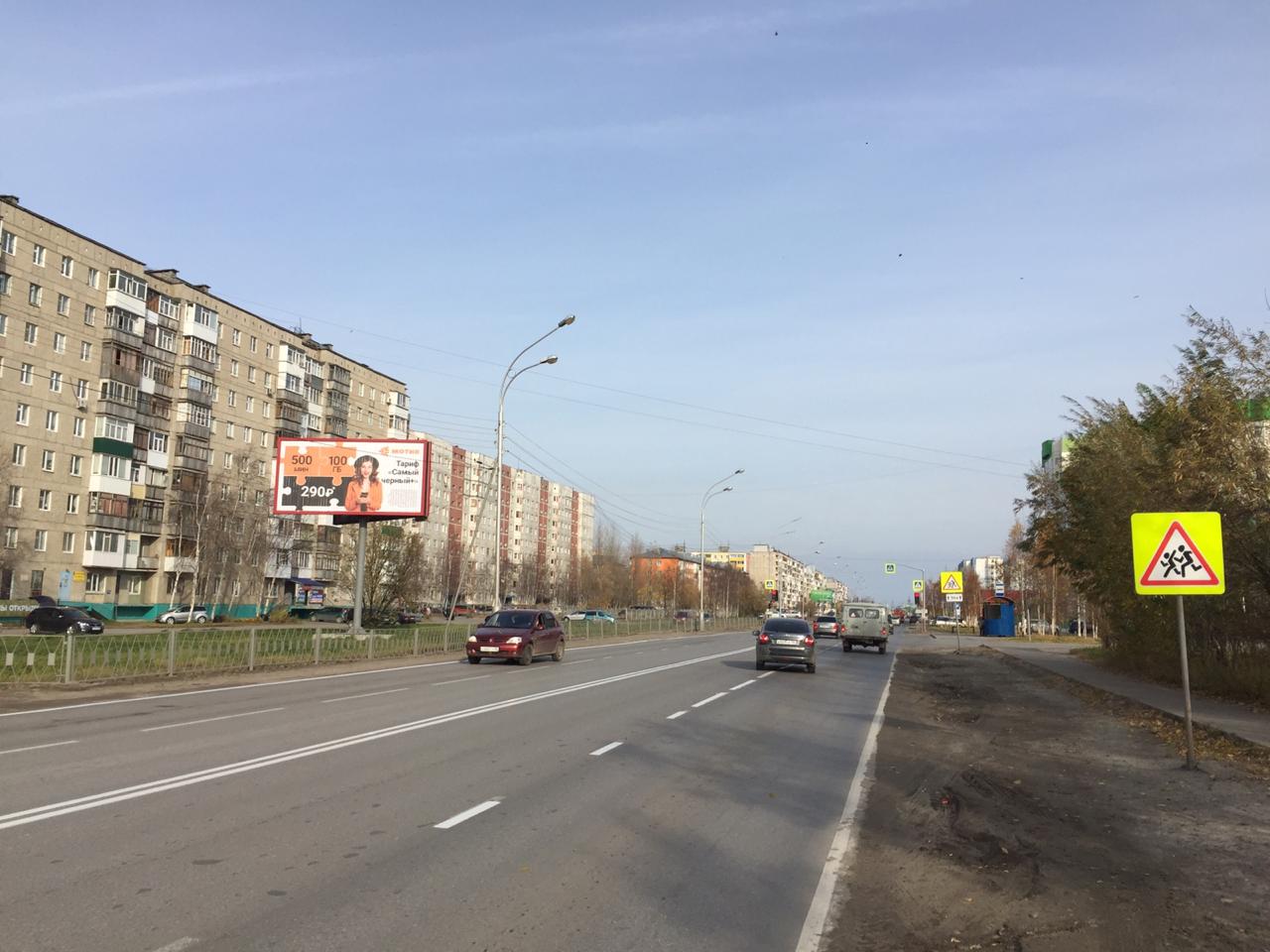 Фотография рекламного носителя, тип: Билборд 3x6, адрес: Ханты-Мансийская ул., д.25, поз.2, Нижневартовск, Ханты-Мансийский автономный округ – Югра, Россия. Сторона Б1-Б3 №676640