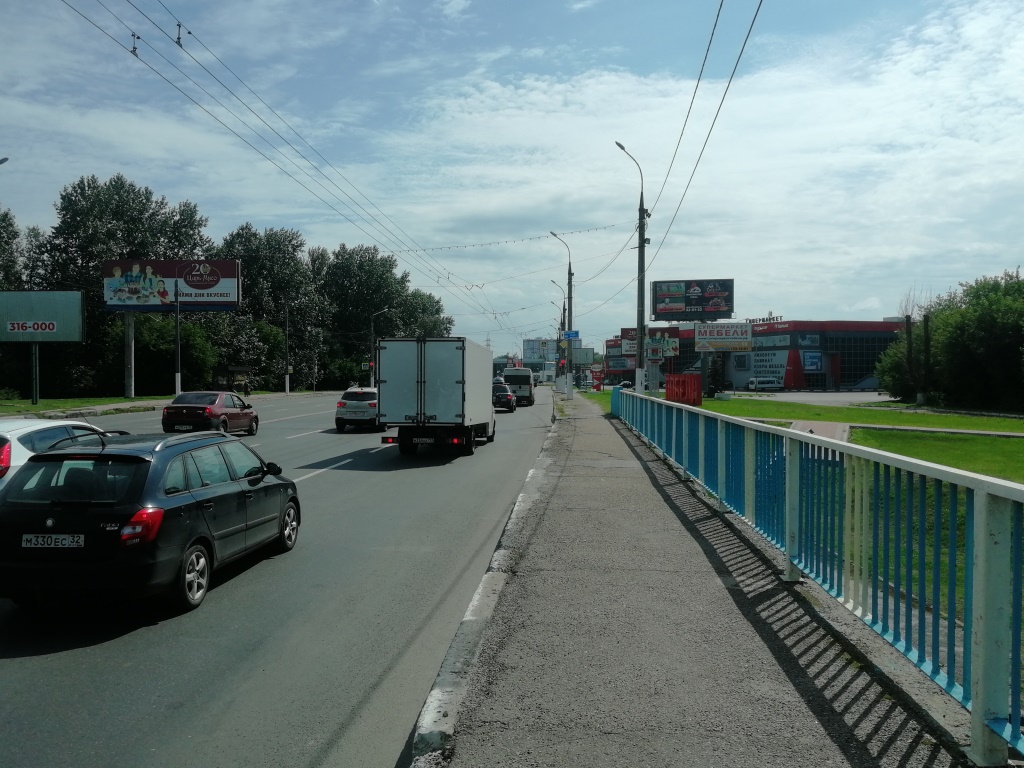 Фотография рекламного носителя, тип: Билборд 3x6, адрес: Московский пр-т., памятник Танкистам, поз.2, Брянск, Брянская область, Россия. Сторона A №1365640