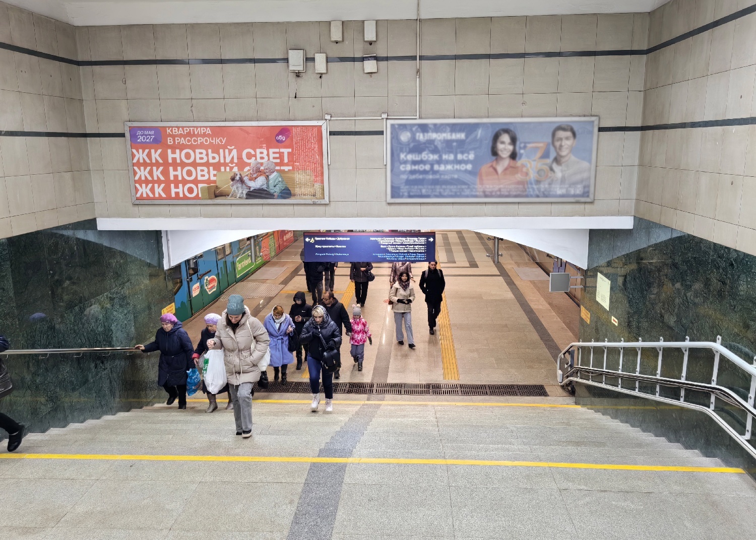 Фотография рекламного носителя, тип: Видеоэкран, адрес: Станция метро «Горки», Казань, Республика Татарстан, Россия. Сторона/вариант №1349915