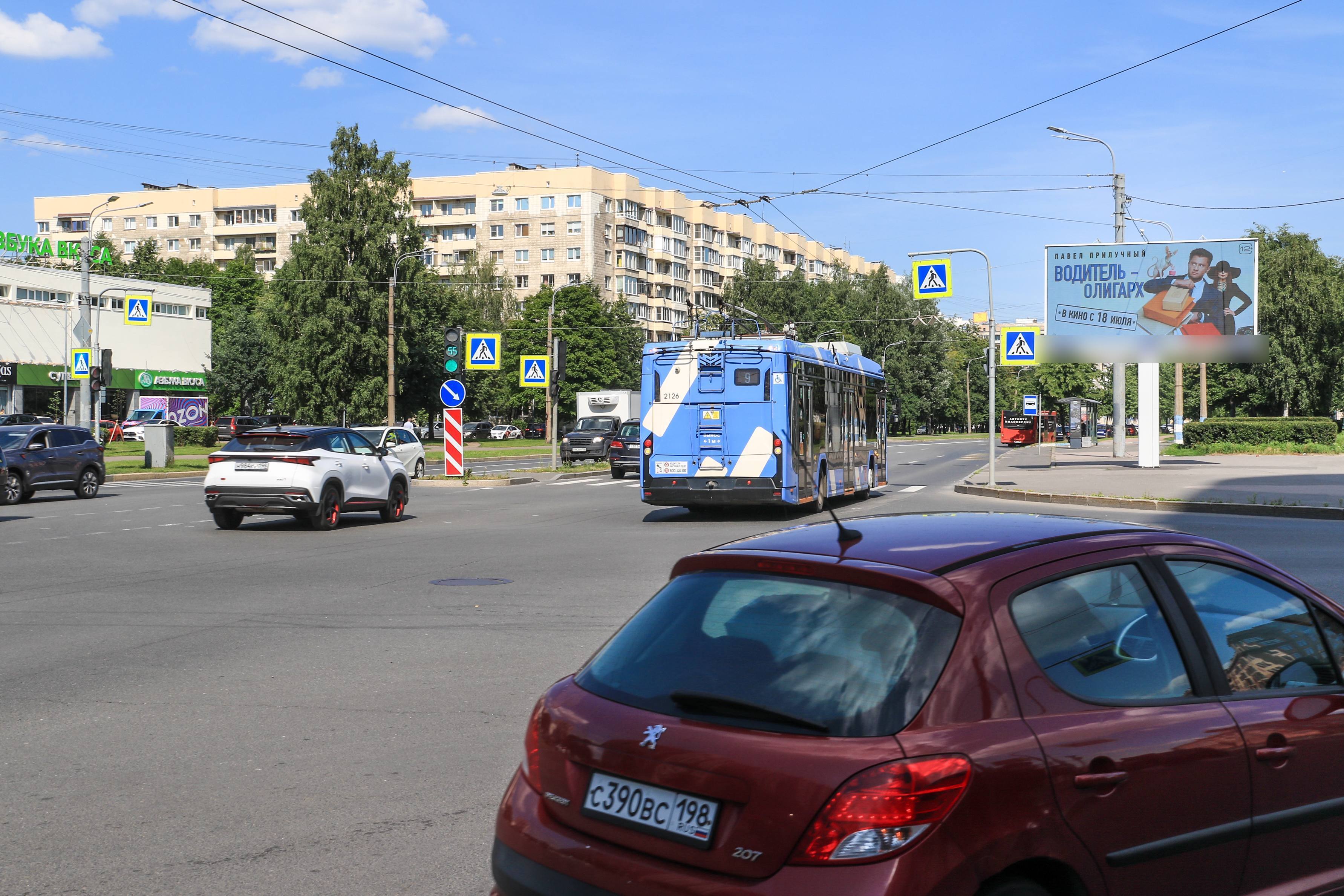 Фотография рекламного носителя, тип: Билборд 3x6, адрес: Нахимова ул., д.18 X Малый В.О. пр-т., Санкт-Петербург, Россия. Сторона А1 №1054078
