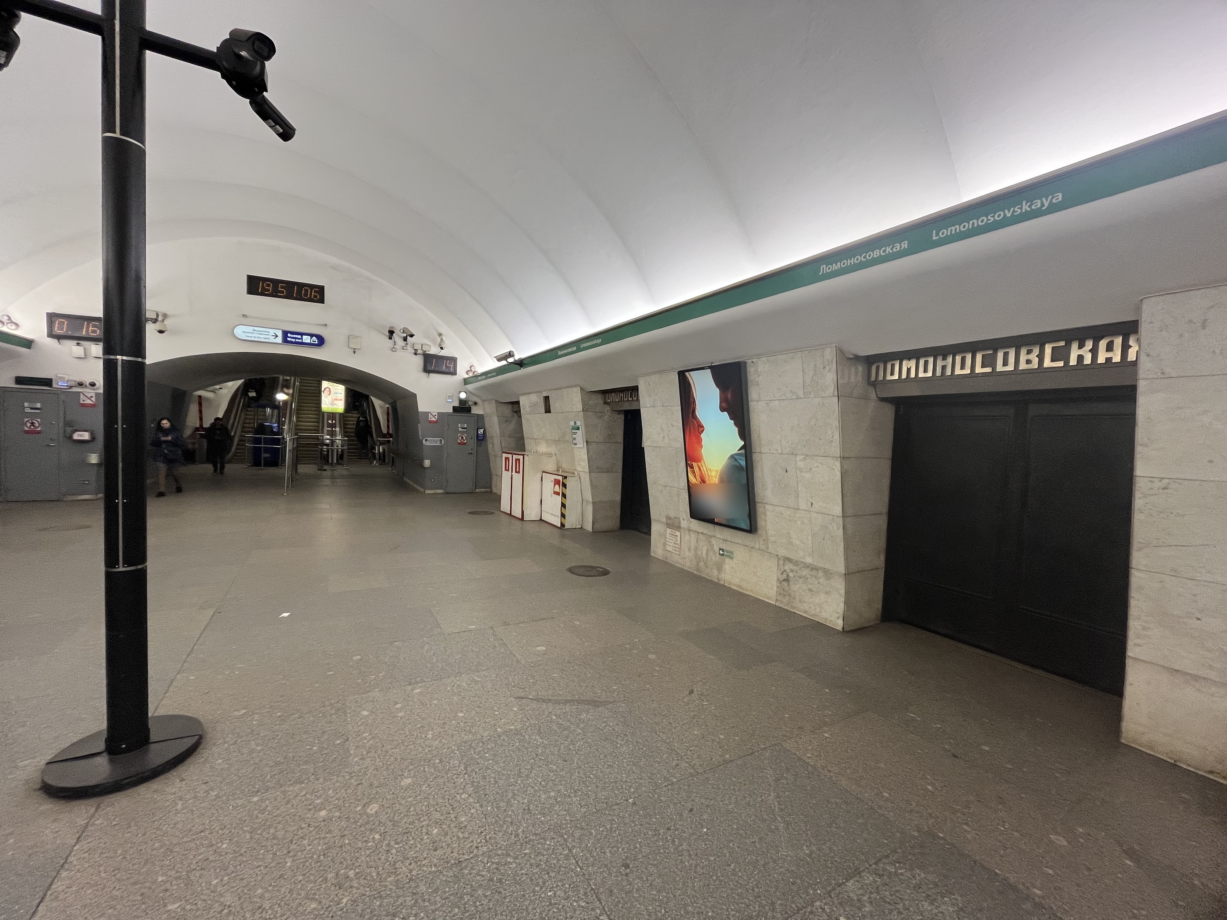 Фотография рекламного носителя, тип: Видеоэкран, адрес: Станция метро «Ломоносовская», линия Невско-Василеостровская, Санкт-Петербург, Россия. Сторона/вариант А №1605852