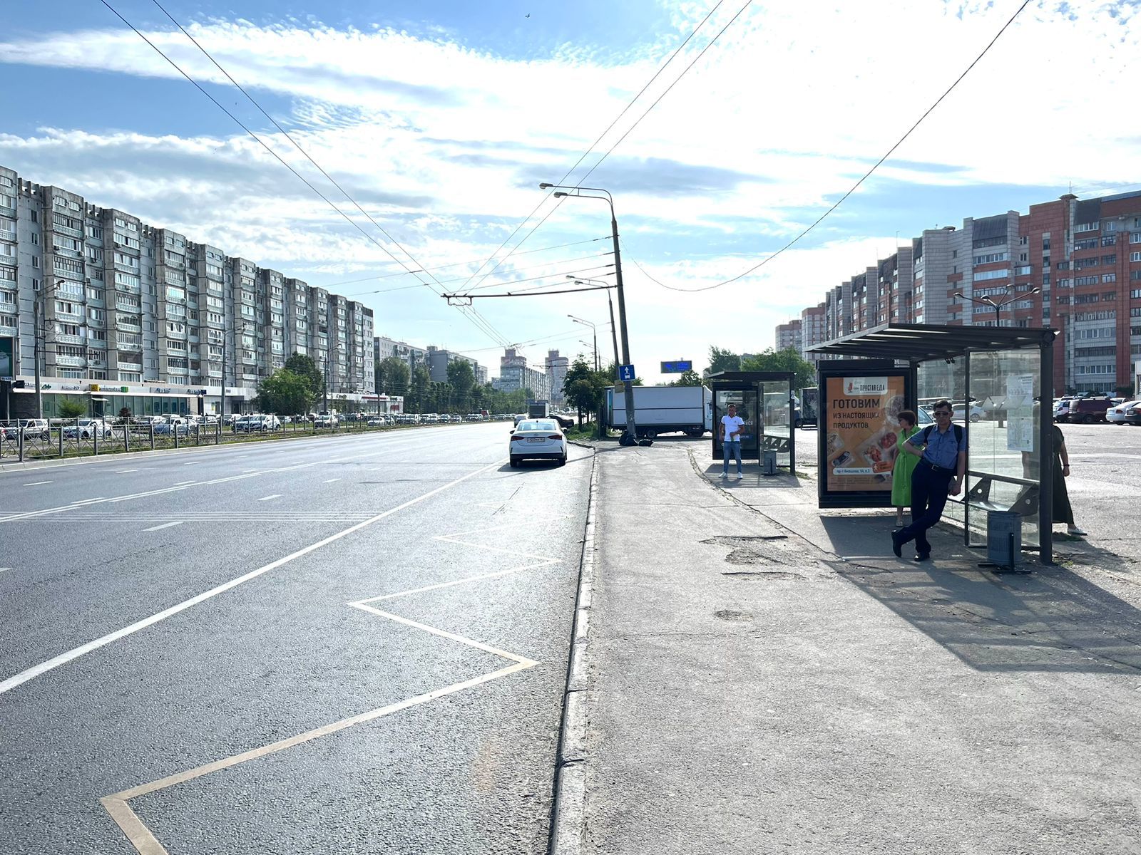 Фотография рекламного носителя, тип: Остановка 1.8x1.2, адрес: Ямашева пр-т., д.71А, ост. "Фатыха Амирхана ул.", поз. 1, Казань, Республика Татарстан, Россия. Сторона А1-А5 №1326625