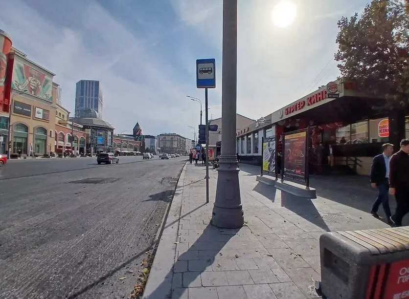 Фотография рекламного носителя, тип: Афиша 1.75x1.8, адрес: Земляной Вал ул., д.24/30, стр.1, стенд 2, Москва, Россия. Сторона А №1381358