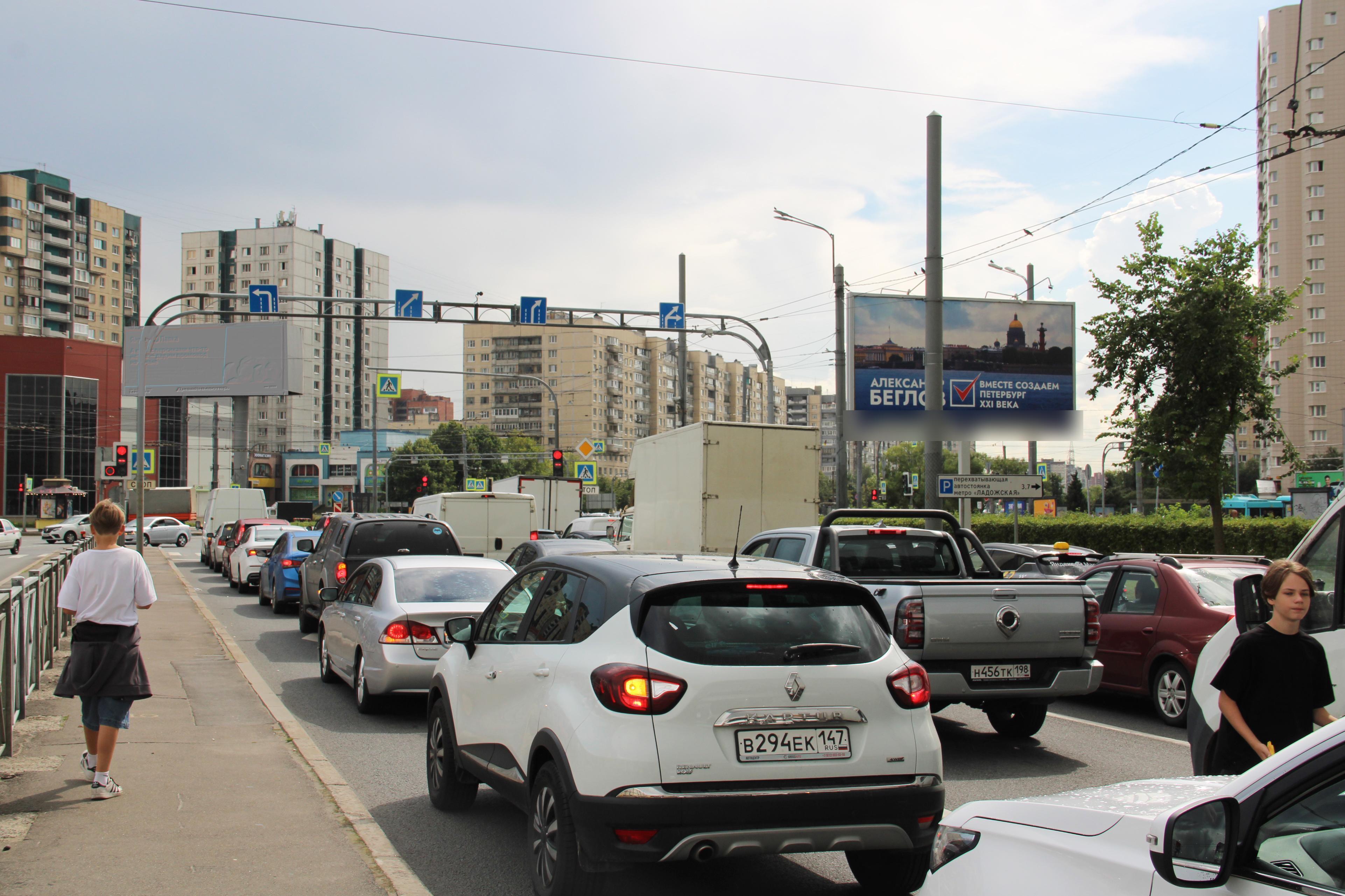 Фотография рекламного носителя, тип: Билборд 3x6, адрес: Индустриальный пр-т., д.22 X Косыгина пр-т., Санкт-Петербург, Россия. Сторона А1 №757023