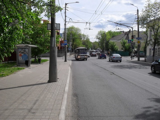 Фотография рекламного носителя, тип: Остановка 1.8x1.2, адрес: Московская ул., д.127 Х Карла Либкнехта ул, Калуга, Калужская область, Россия. Сторона В1-B5 №622750